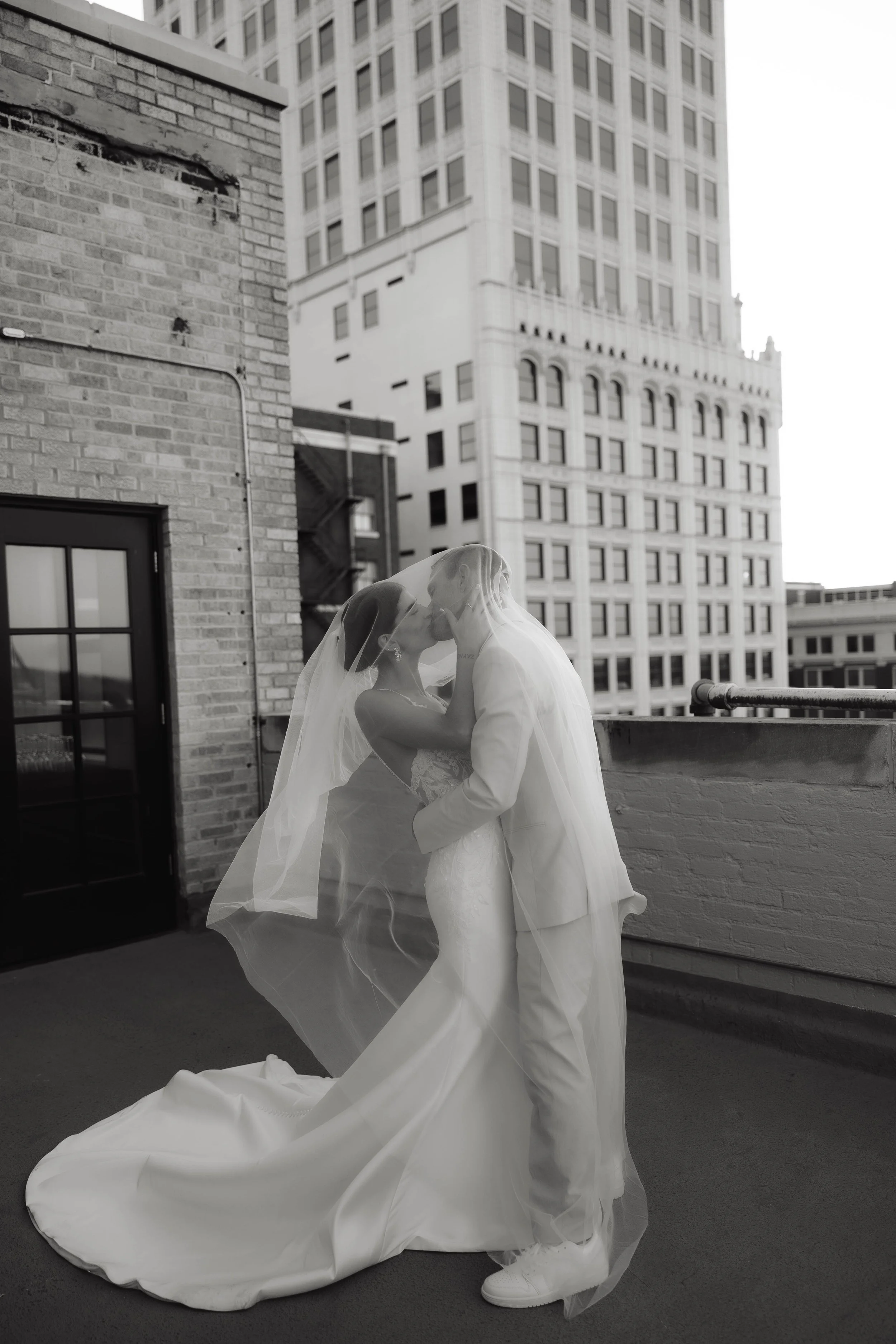 bnw-couple-portrait-wedding-day-city-wedding.jpg