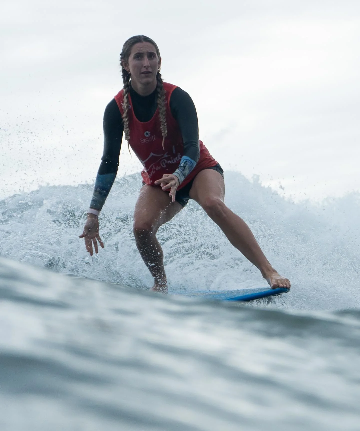 The girls are girling!!! Day 1 pros @queenofthepoint 

#dslr #sony #surfsomething