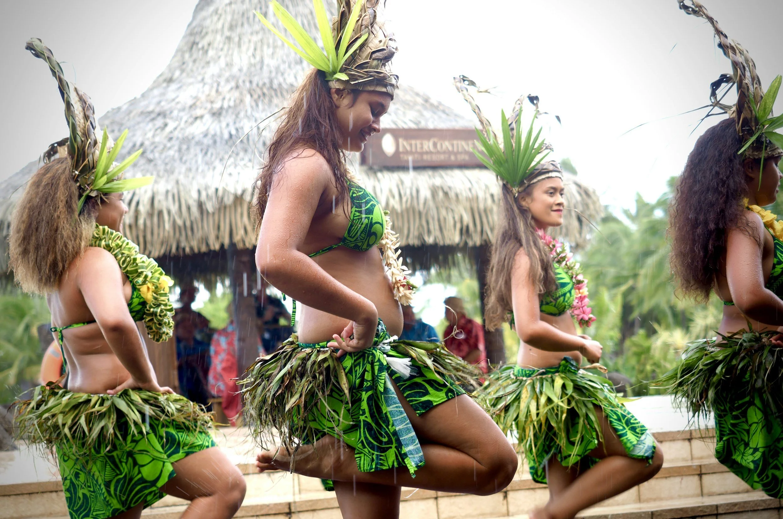 Polynesian girls dancing