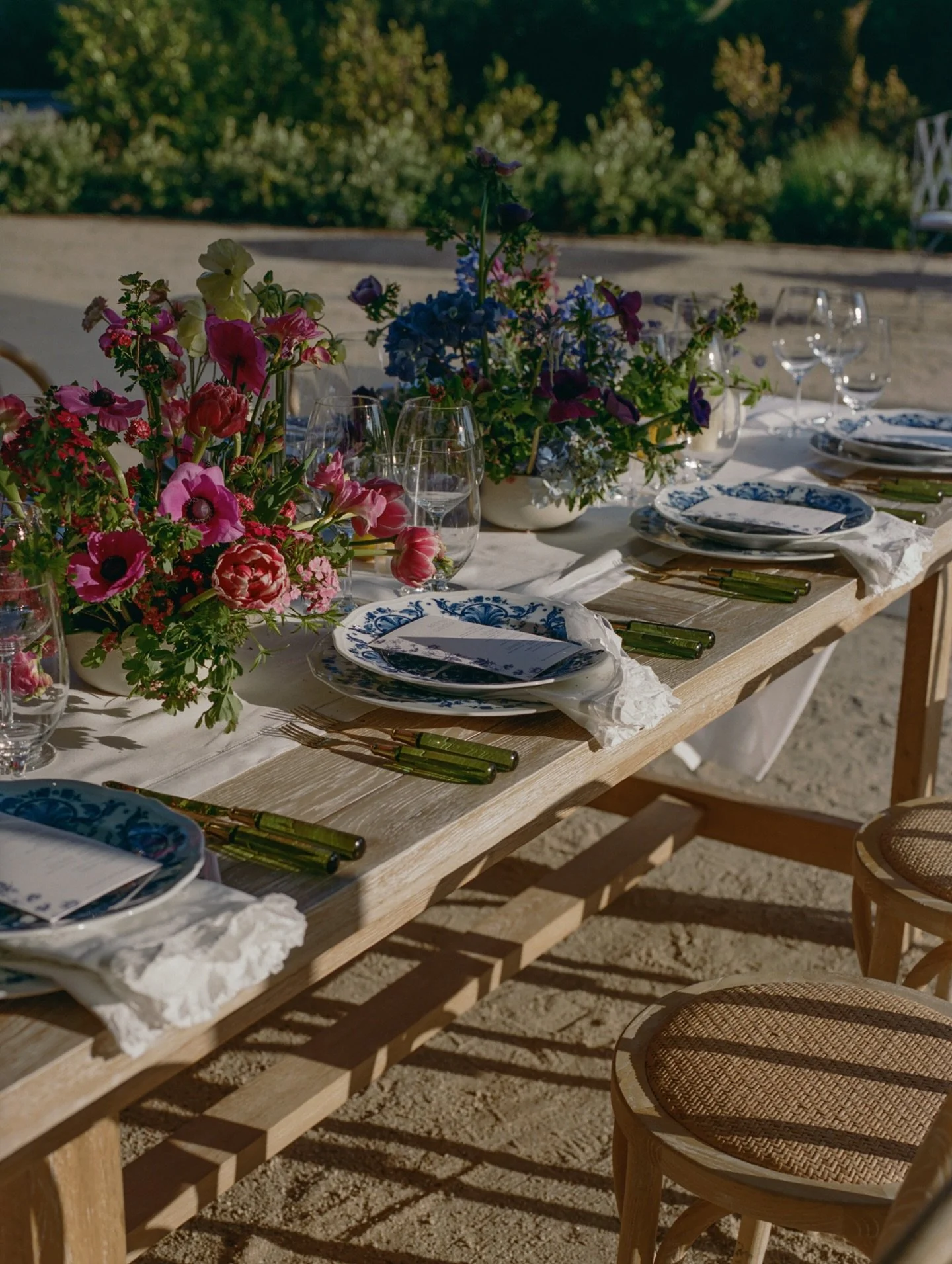 Color me in Magenta, blue and lemon yellow 🍋

Holly &amp; Eric pt2, Spring 
Planning @downeystreetevents 
Photography @samanthadeanphoto 
Stationery @aerialistpress 
Rentals @theonicollection @foundrentalco