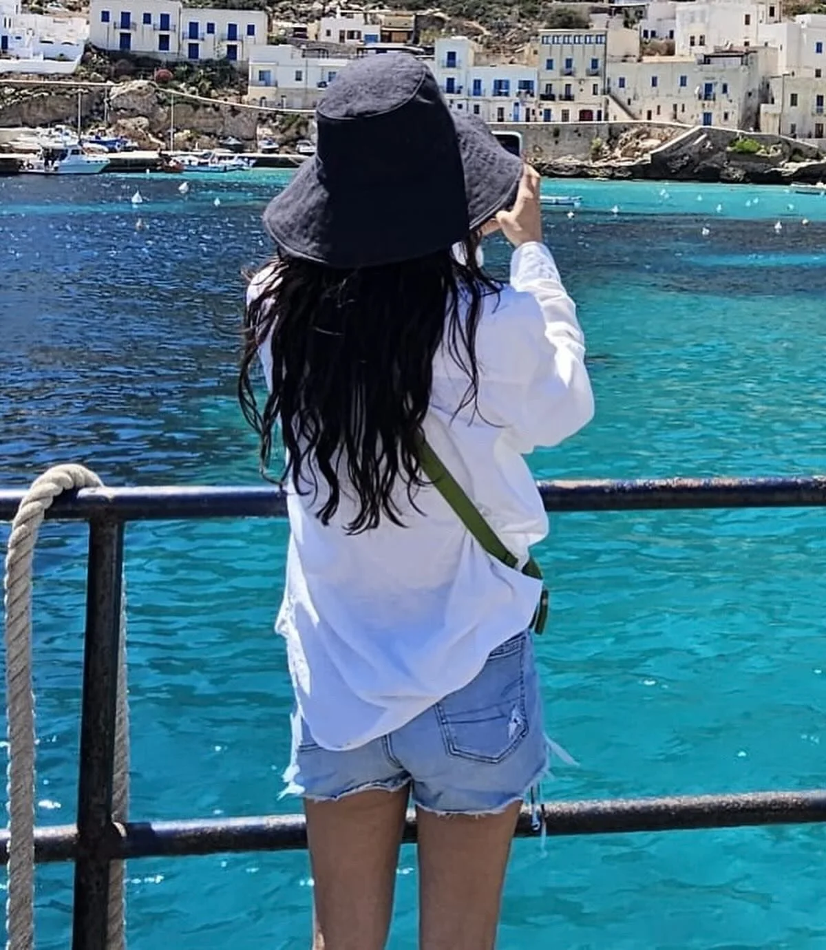 Ok I&rsquo;m thankful for having a family, home and friends but also this hat that kept me from becoming roasted Lisa.
.
.
#favignana #italy #turquoisewater #inspiration #blue #artist #view #passion #thankful