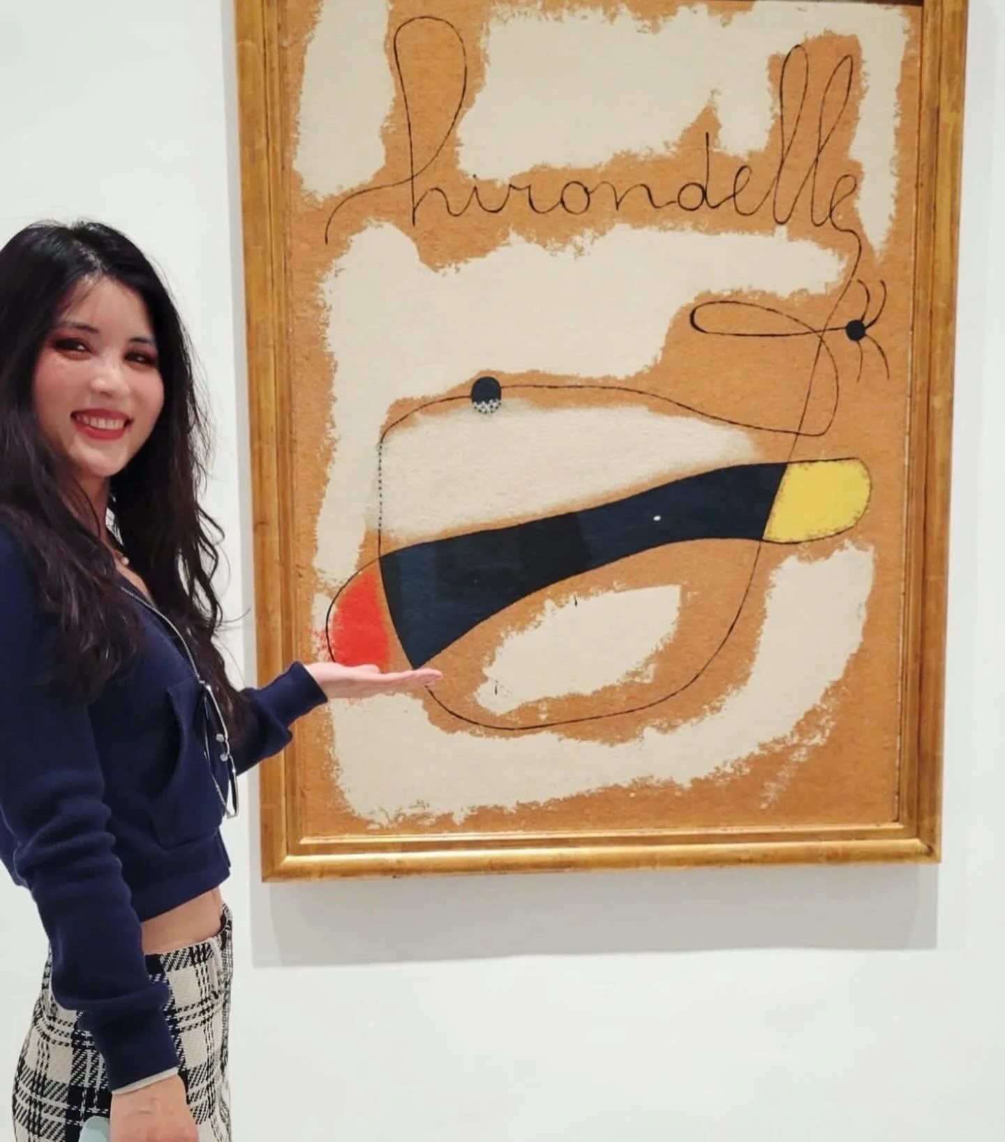 Here is a very cute Joan Miro painting to start your Wednesday on a fun note. 
Joan Miro moved to the Island of Majorca for the last 40 years of his life. 
He drew inspiration from the beaches while collecting seashells. 
&ldquo;Hirondelle&rdquo; mea