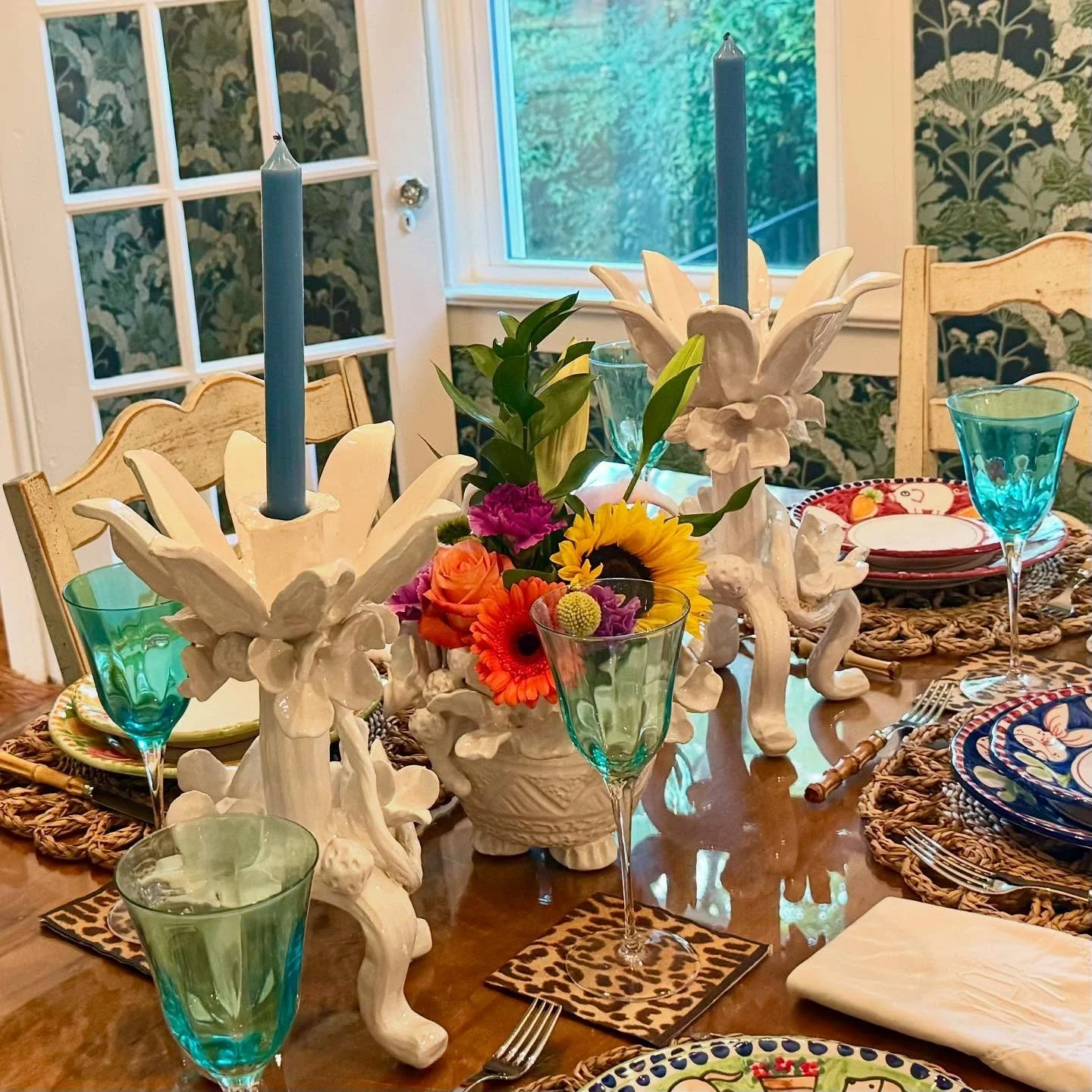 LiBirds helping to set a Sassy Texas dinner table.  Thank you @real_bunnypuddin for sharing💕💕