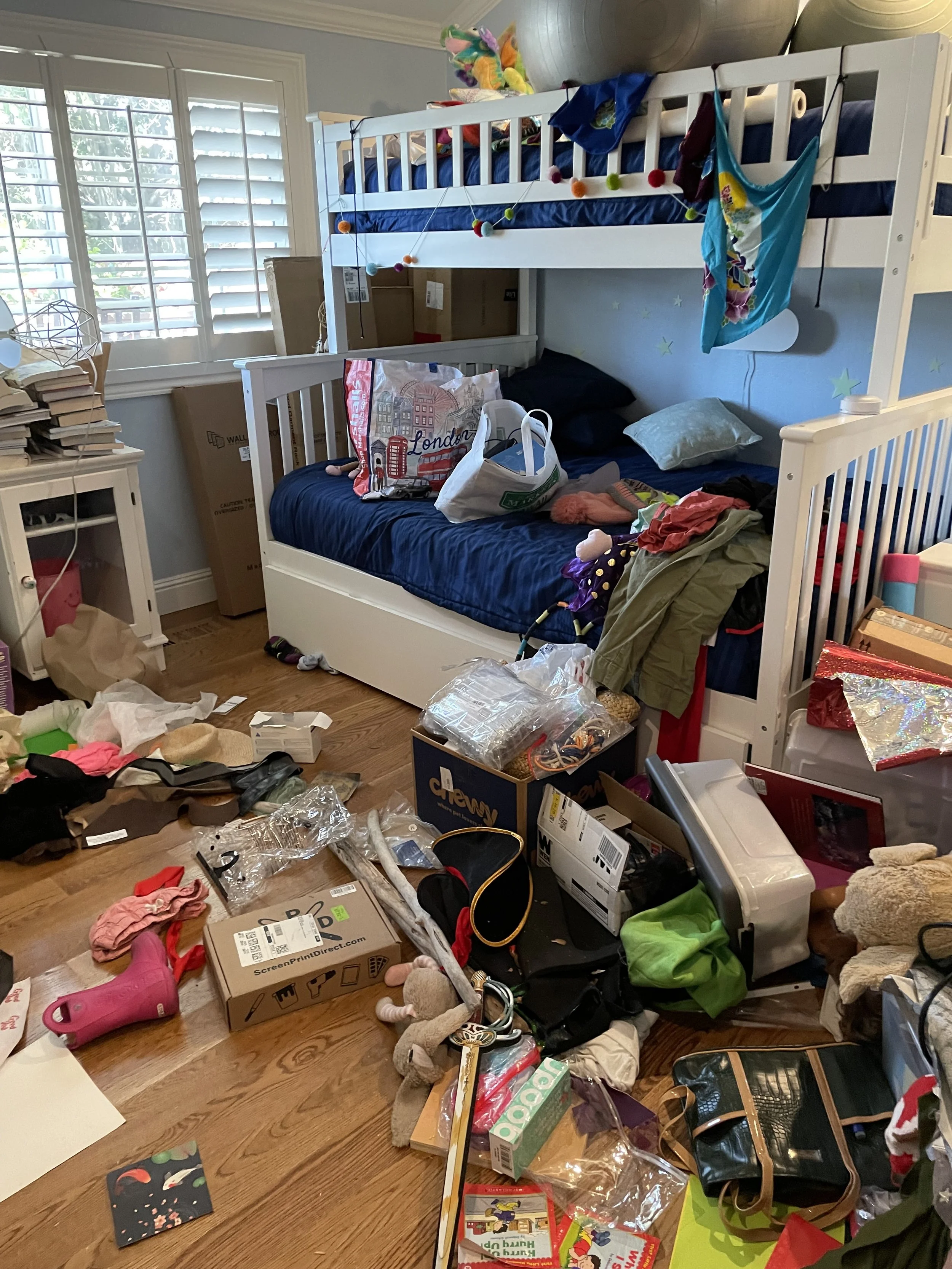 Children's messy room 