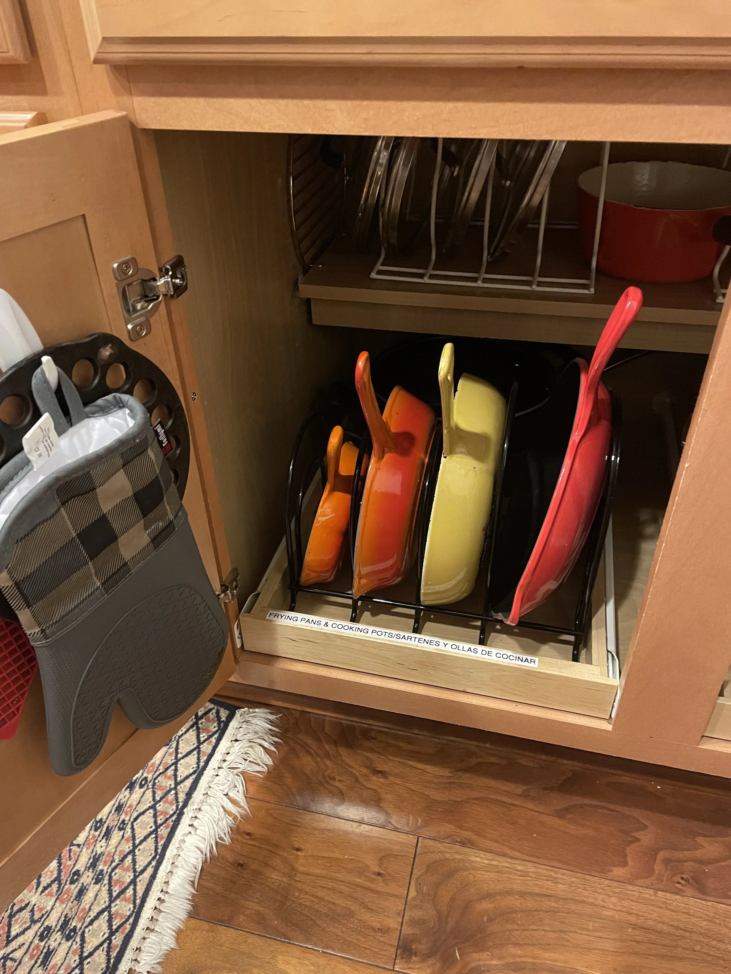 Organized Frying cooking pans 