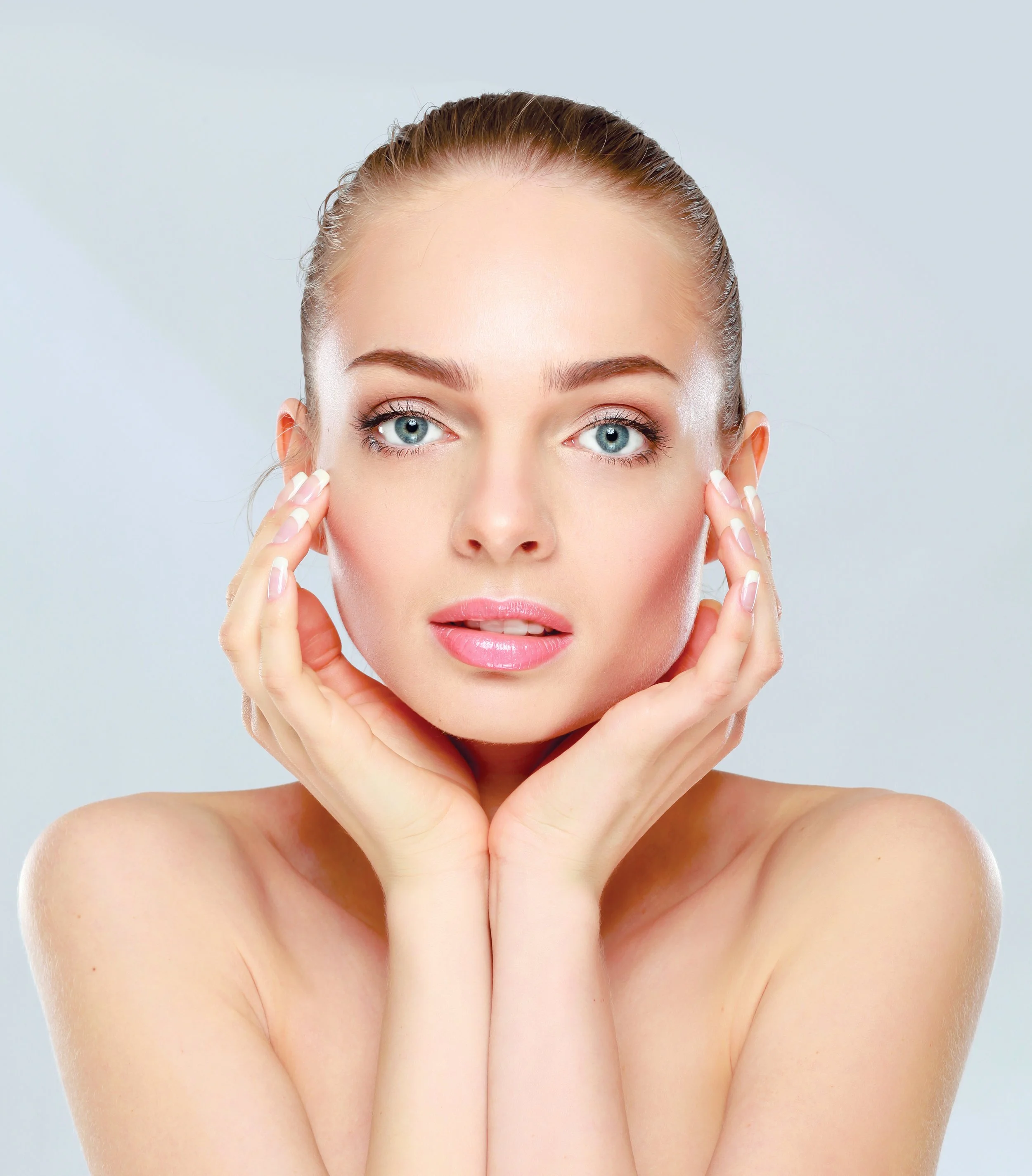 Threading is perfect for sensitive areas such as the eyebrow or upper lips.