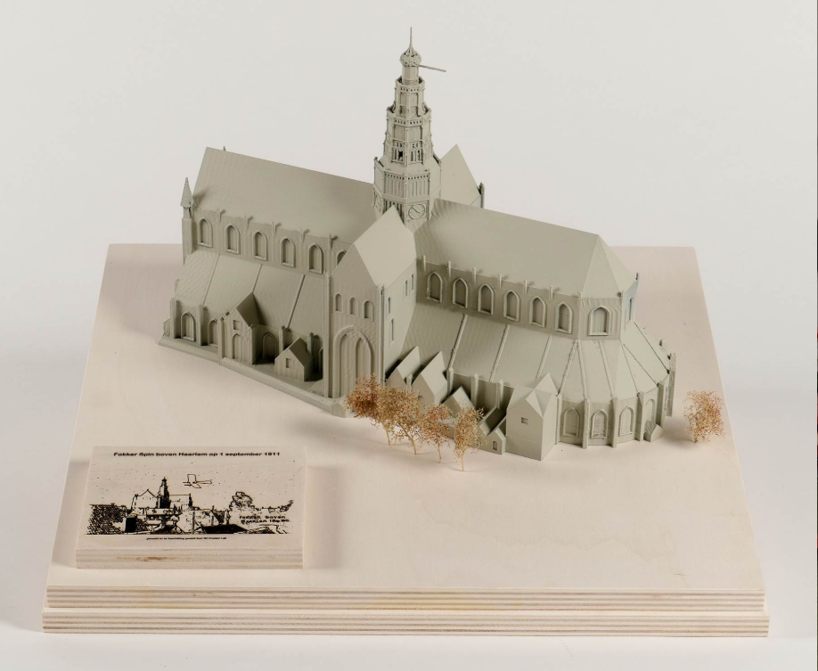Maquette St. Bavo met Fokker Spin in Museum Huis Doorn