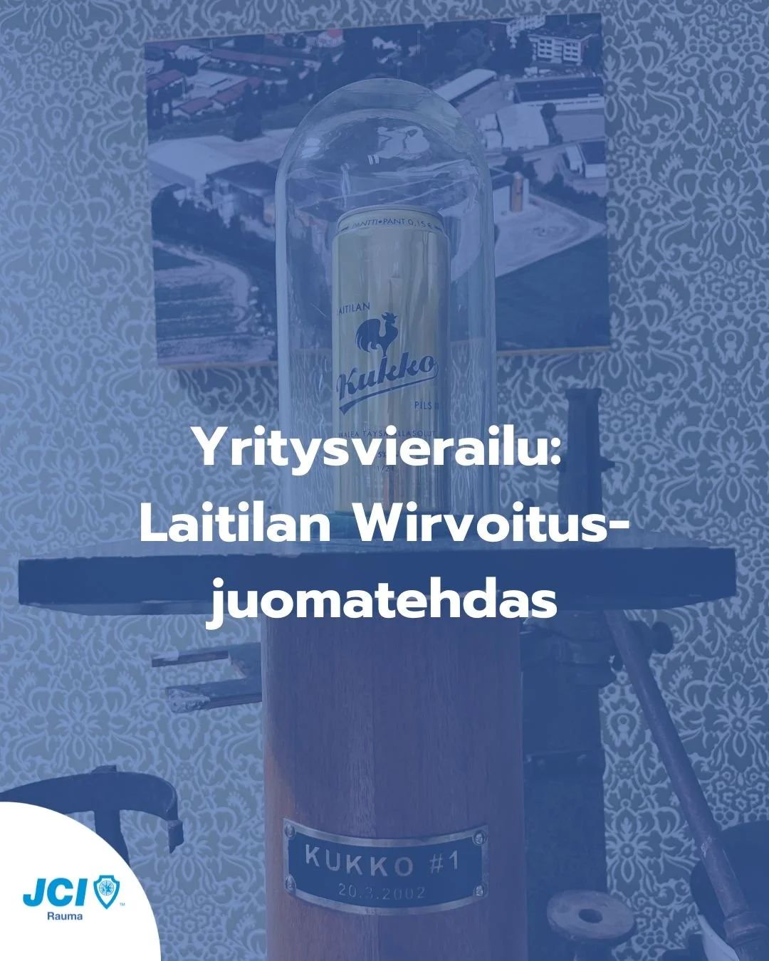 Marraskuun alussa Rauman ja Vakka-Suomen Nuorkauppakamarit suuntasivat yhdess&auml; tutustumaan Laitilan Wirvoitusjuomatehtaan tarinaan, tuotantoon ja tunnelmaan.

Ensimm&auml;isess&auml; kuvassa kurkistetaan historiaan &ndash; kuvun alla piilee ensi