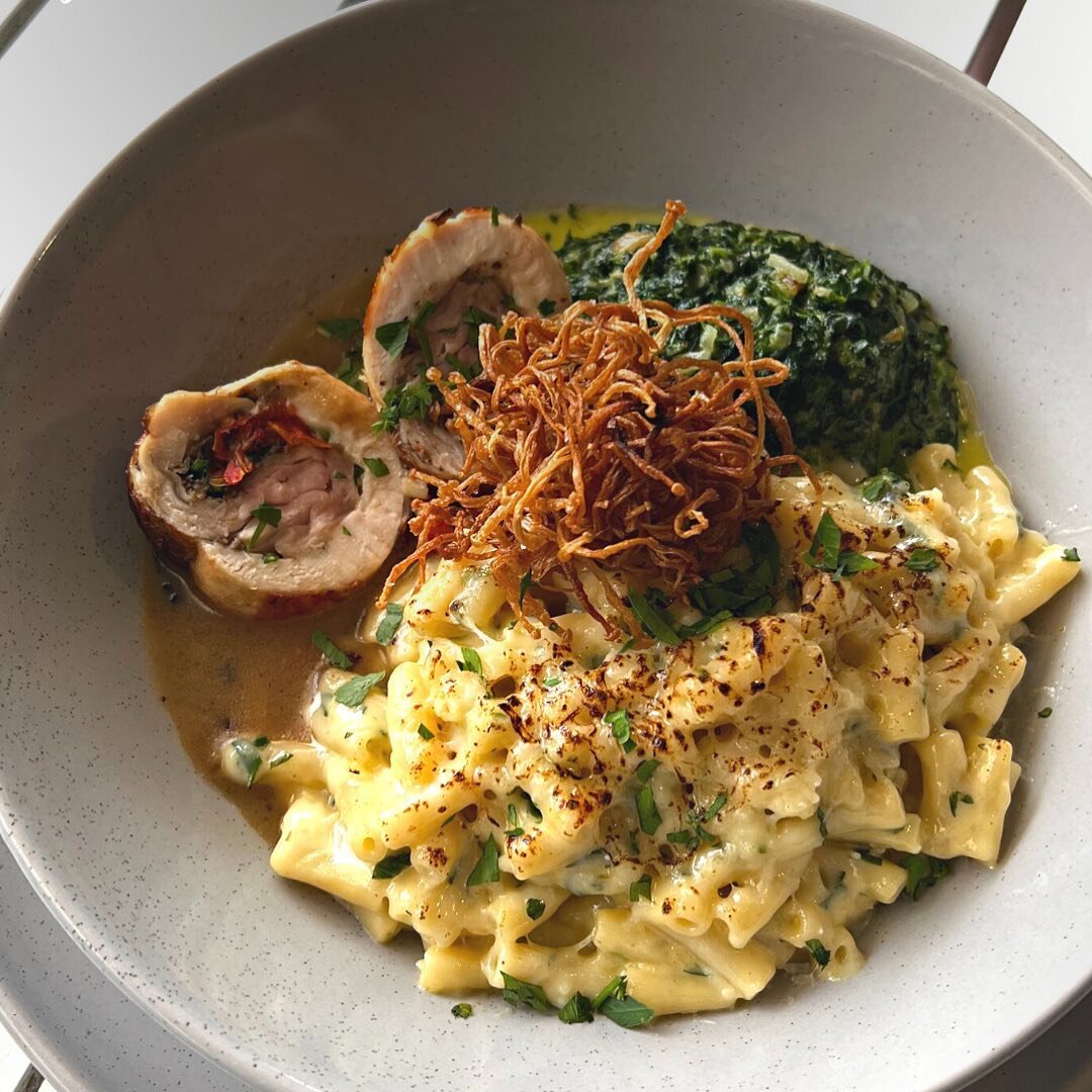 Shuck&rsquo;s Bar Bowls are on tonight from 4pm in Shuck Bar! 

This week is Chicken Ballotine with mozzarella and tomato, creamed spinach, Mac n Cheese and fried Enoki. 
Bar Bowls are $25 r add a glass of house wine or beer for $30 🍷🍺

Make sure y