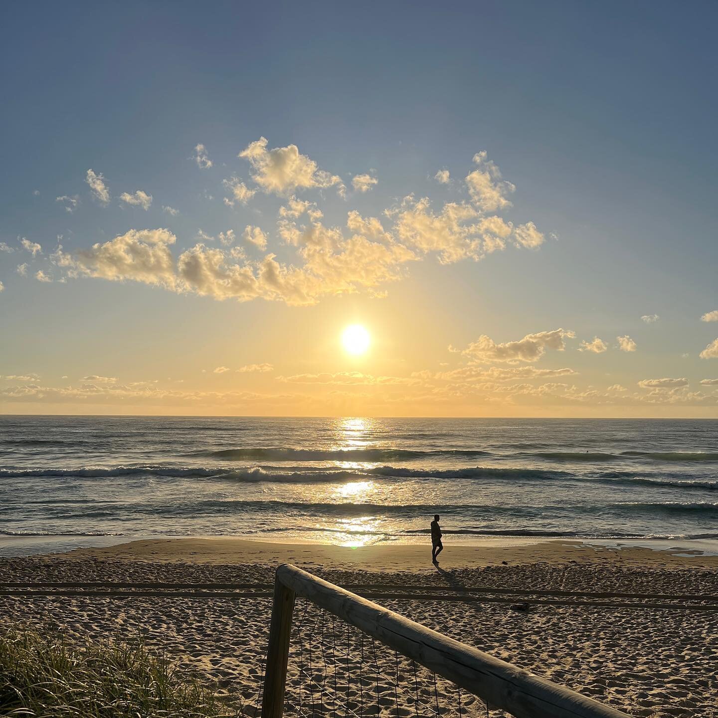 An absolutely stunning way to start the week off on Main Beach! We are truly blessed to live here! 🏖☀️🌊
Have a fabulous week everyone! 🤩