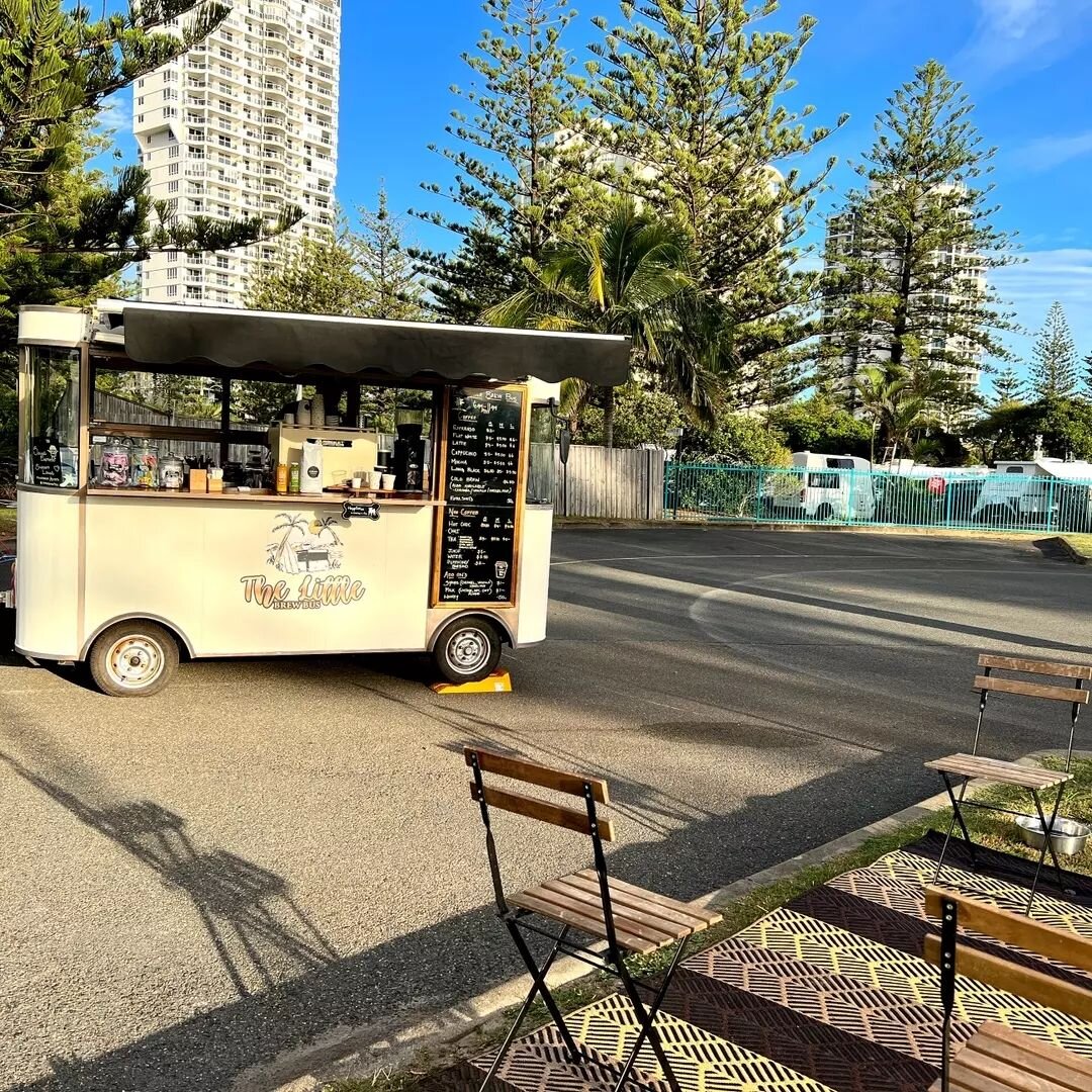 Who doesn't love coffee in Main Beach?! 👏🏼
A big welcome to the newest coffee merchant in our village, @littlebrewbus 🚐☕️
Set up in the @mainbeachtouristpark carpark on the corner of John Kemp St and Main Beach Pdf, you can pop by any morning of t