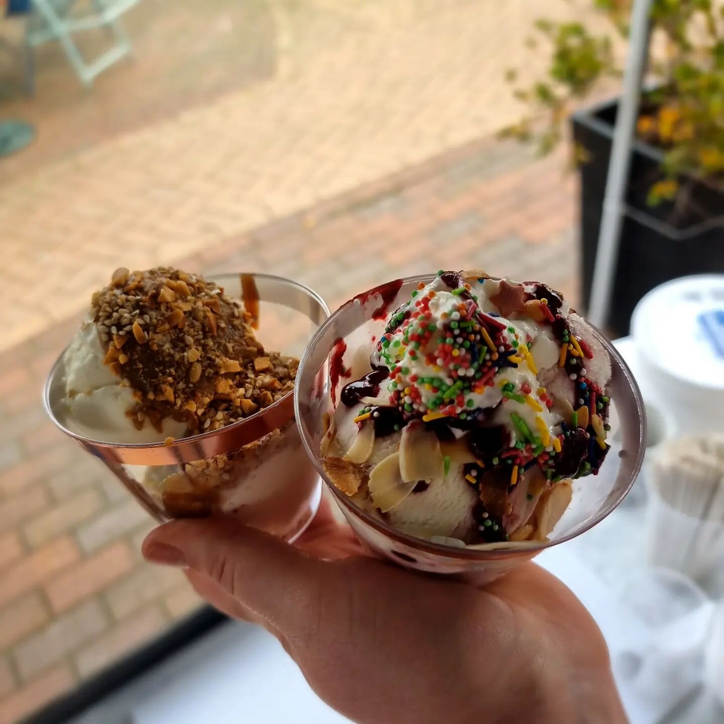 What a bank holiday!! We had so much fun, slinging burgers and ice creams out while dancing the day away and seeing some of your lovely faces of course. 
Here is the cherry ripple ice cream with all the sauce and sprinkles and the grown up coconut ic