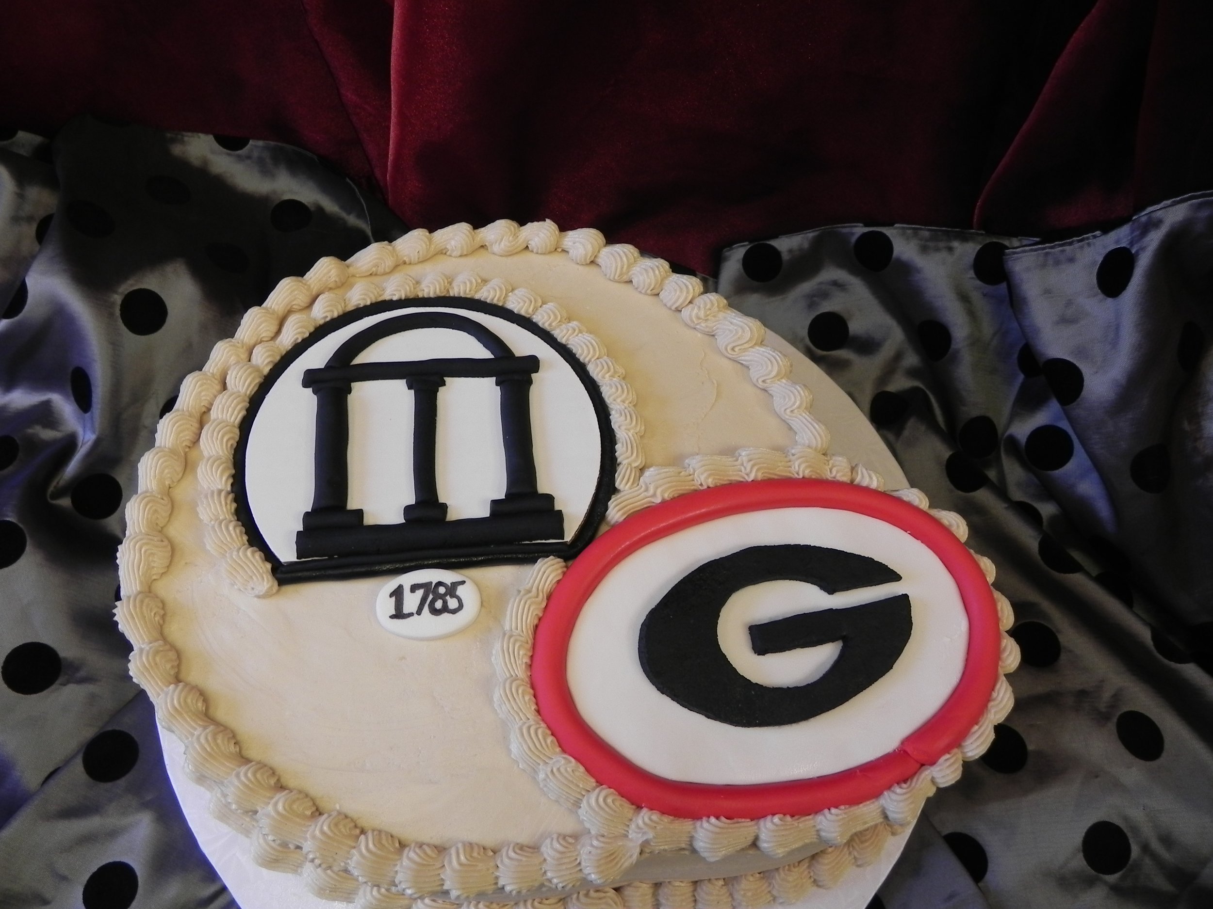 Irregular shape G and arches cake