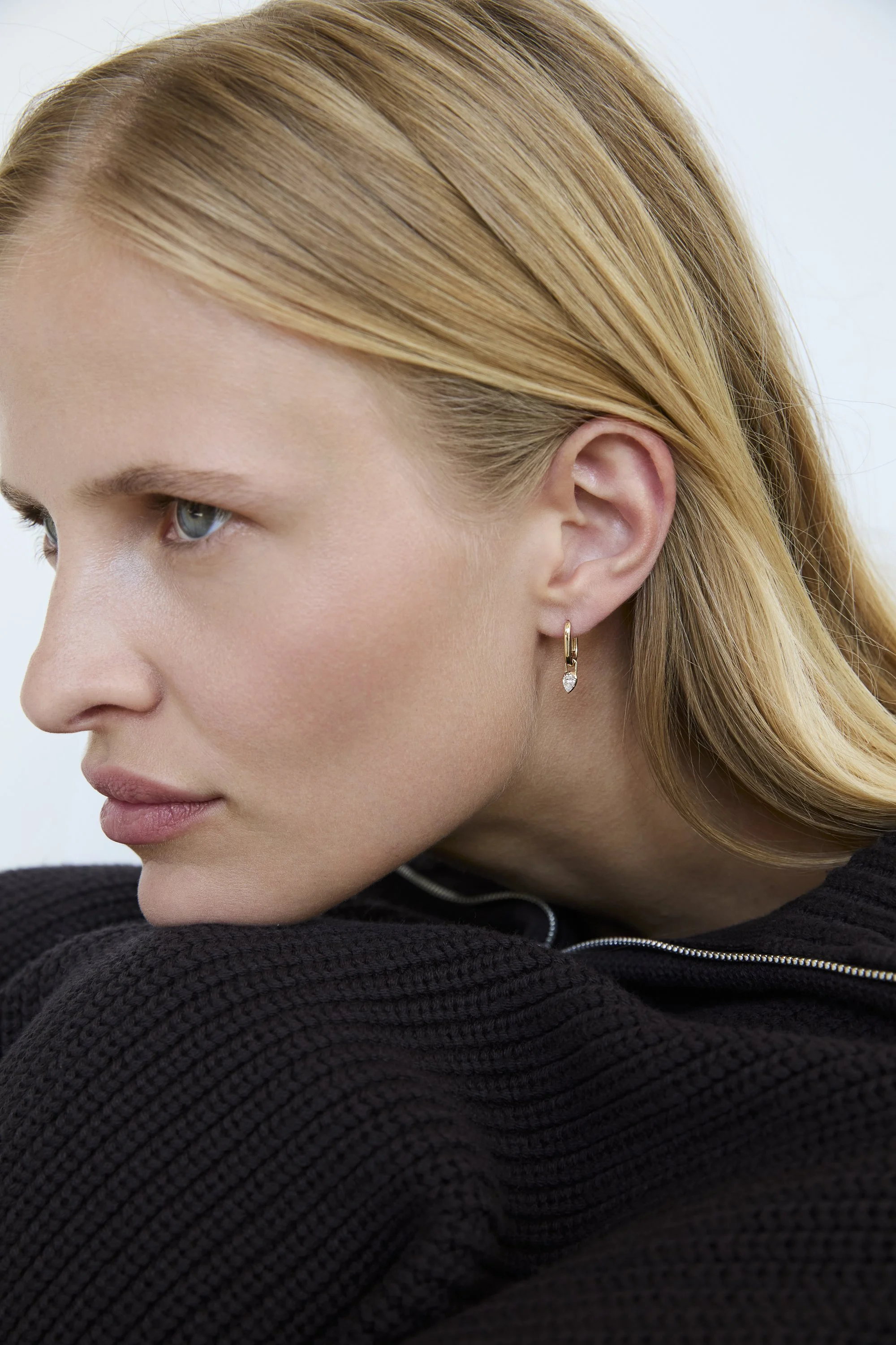 IDYL 19-08-20254689.CR2_Solid-gold-hoop+Petal_rt_WEB.jpg