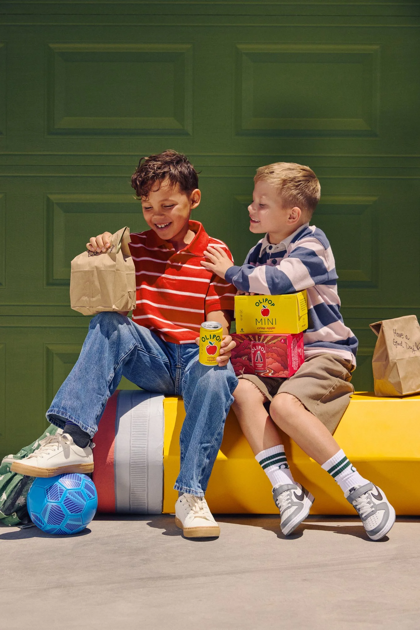 commercial-lifestyle-photographer-kids-snack-time.jpg