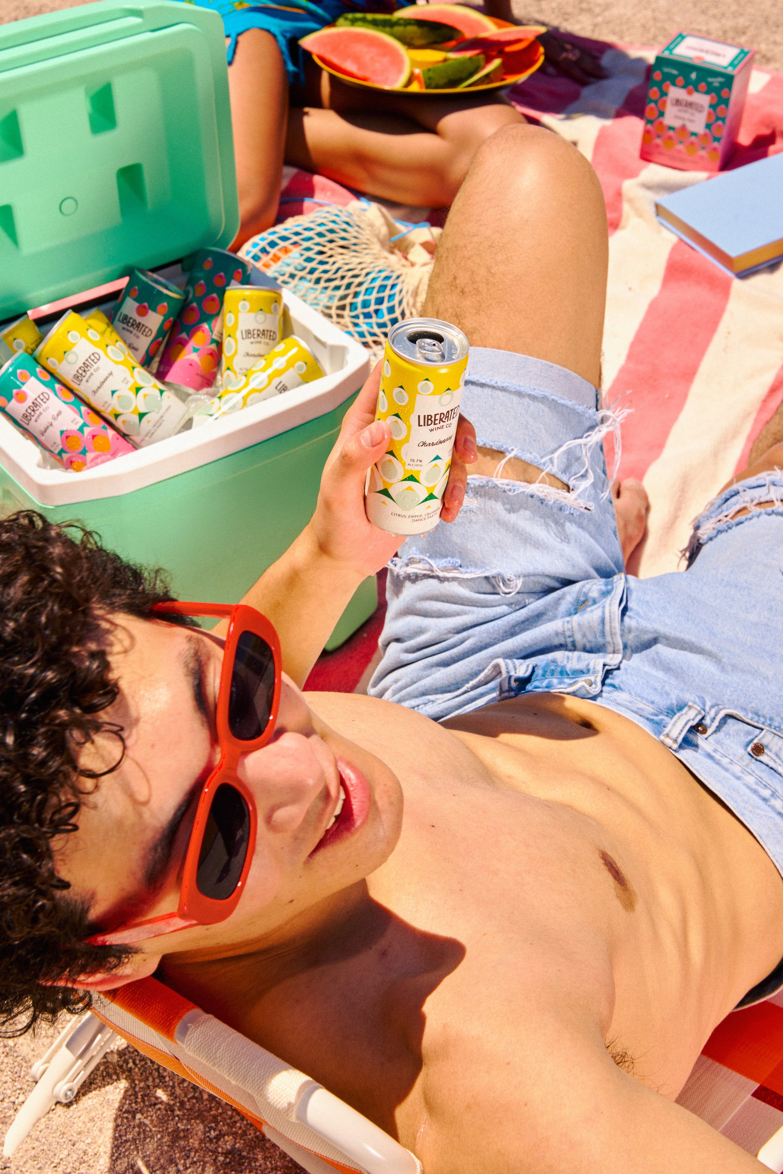 beach-day-beverage-brand-photography..jpg