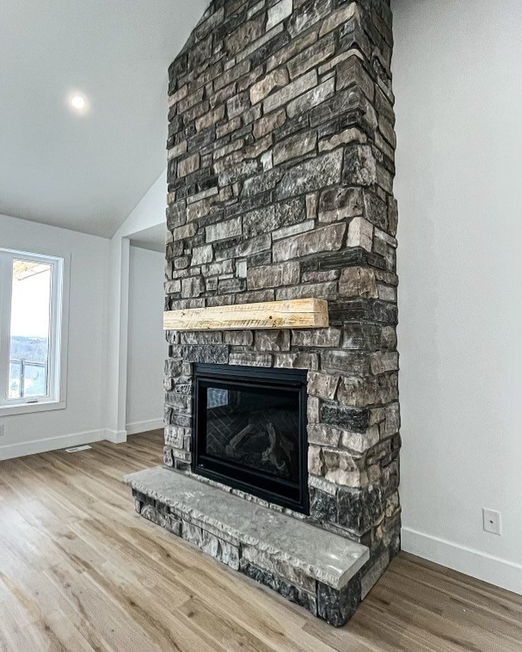 Stone fireplace 🔥 thanks to the lads @creative_stone_works, great job! 
#fireplace 
#customhomes