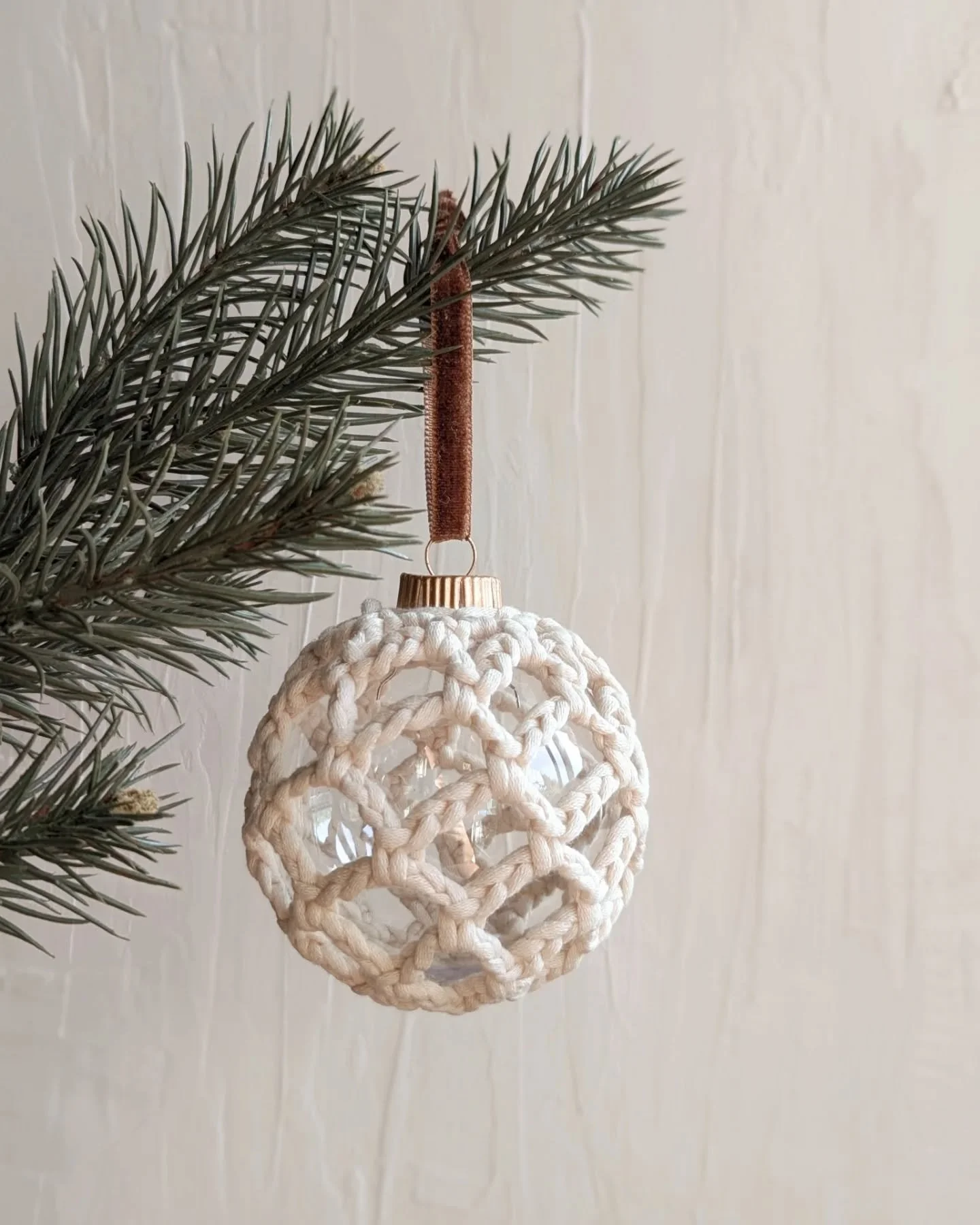 Christmas ornaments are all up on the site!
.
There's something so enjoyable to me about making ornaments. I don't know what it is. But I look forward to it every year. I even told myself this year I wasn't going to make any new ones, and here I am. 