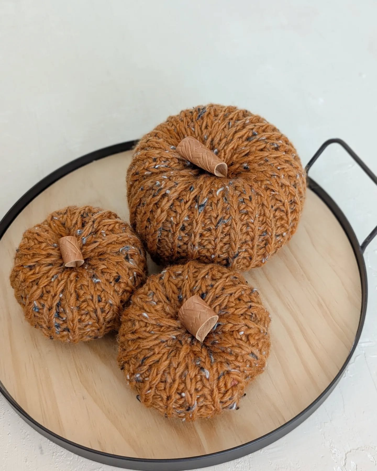 I told myself I wouldn't make new pumpkins this year.....but I couldn't help myself with this yarn. It just screams pumpkin! 
.
These three beauties are on the site now. 🎉