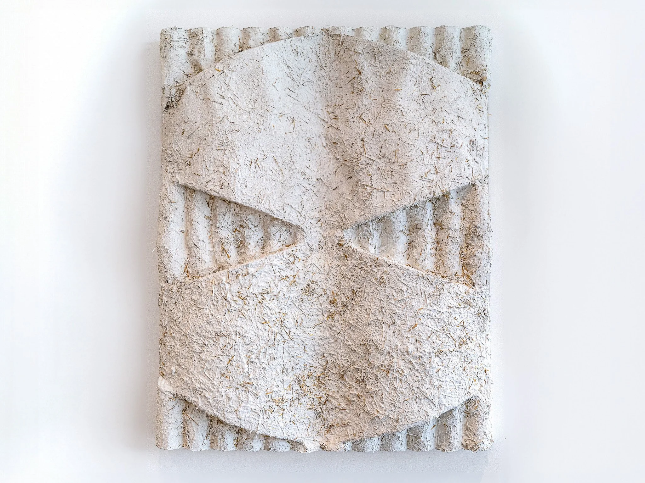 Amanda Martínez, Nicho, 2023–24. Wood, stucco (portland cement, sand, lime, water, natural pigments, dispersion dyes), galvanized steel lathe, roofing tar paper. 60 x 48 x 8. Courtesy of the artist and HESSE FLATOW, New York.