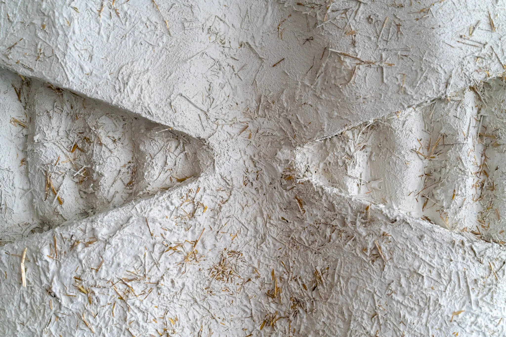 Amanda Martínez, Nicho, 2023–24 (detail). Wood, stucco (portland cement, sand, lime, water, natural pigments, dispersion dyes), galvanized steel lathe, roofing tar paper. 60 x 48 x 8. Courtesy of the artist and HESSE FLATOW, New York.