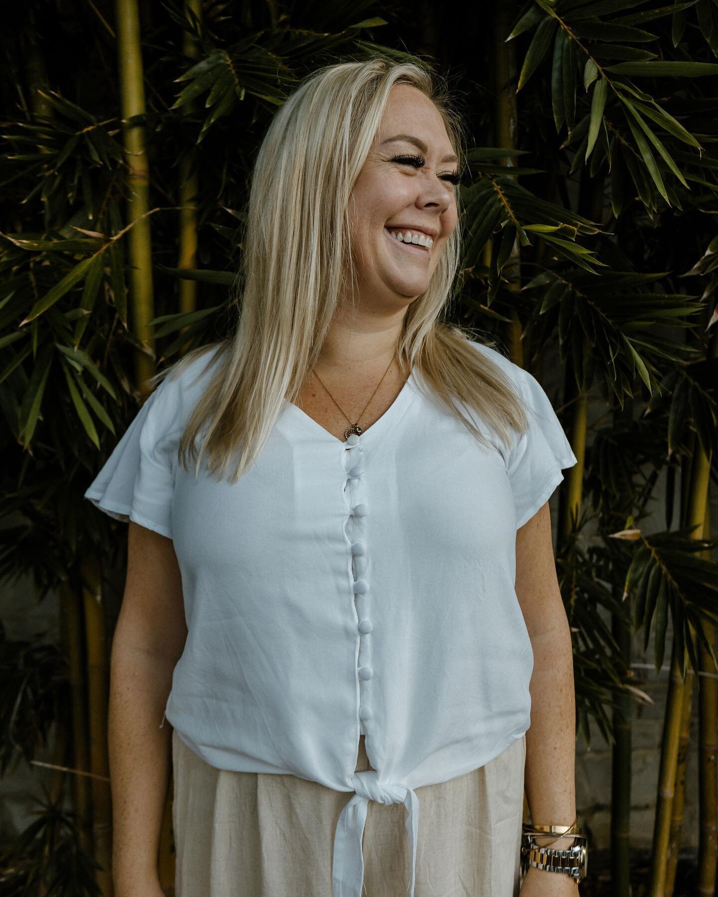 It&rsquo;s branding season, baby!! think about how many people are going to be visiting your website between now and December 21st &mdash; let&rsquo;s update those &lsquo;about me&rsquo; headshots soon📸