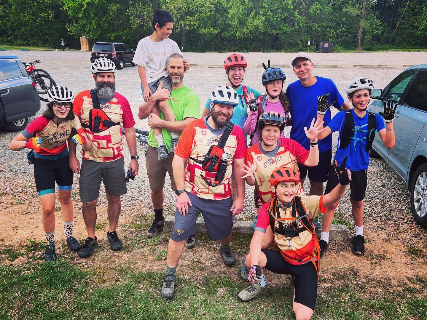 Wednesday practice! What a crew 😁#motleysprockets #morekidsonbikes #makesportanadventure #vahsmtb