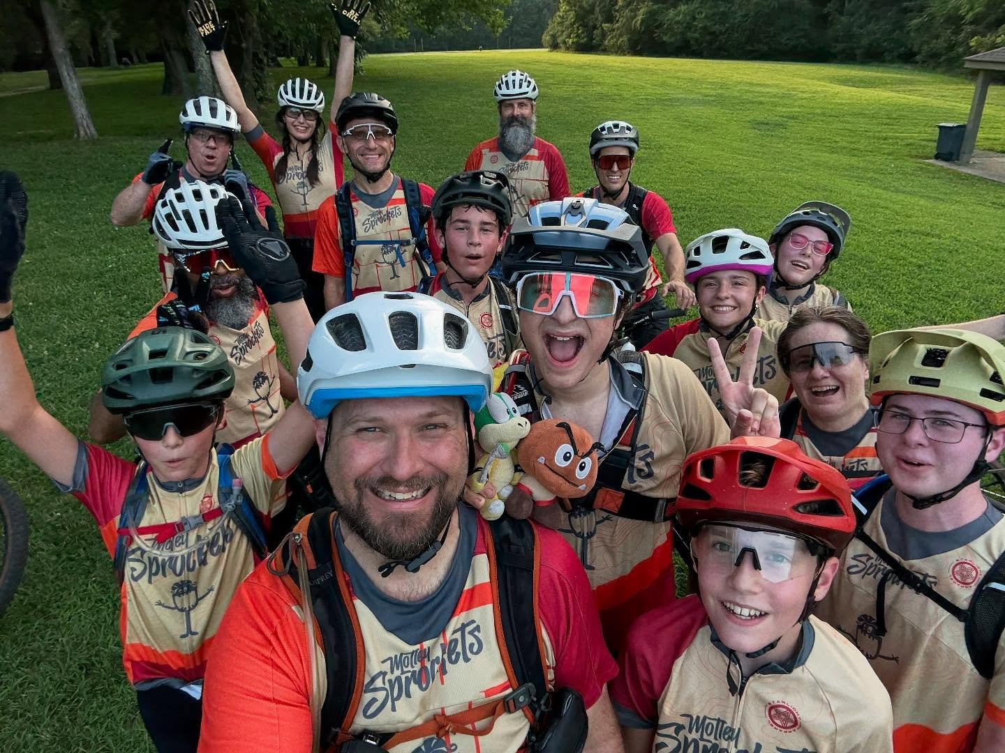 Another awesome evening on bikes with the Motley Sprockets!
Skills in the field, fun in the woods, and something new learned by everyone — even the coaches! And of course, our selfie tradition continues. Look at all those smiles! 😄📸🚴‍♀️