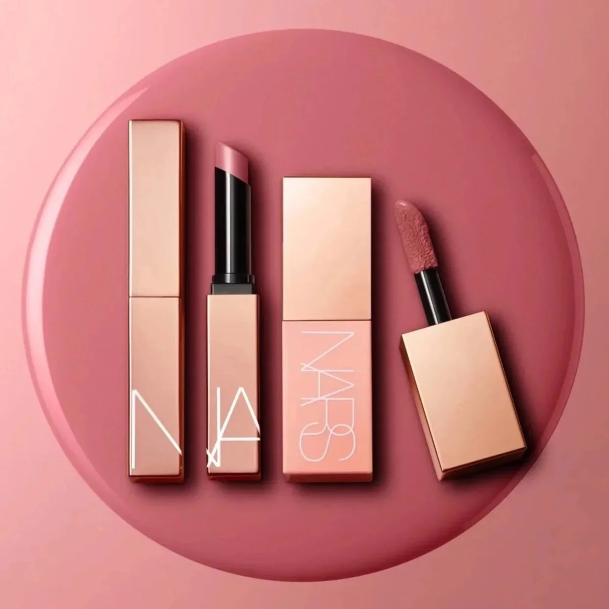 NARS_SP23_SU23_AfterglowCollection_SensualShineLipstick_LiquidBlush_DigitalFirstStill_Shot07_Duo_DolceVita_GLBL.jpg