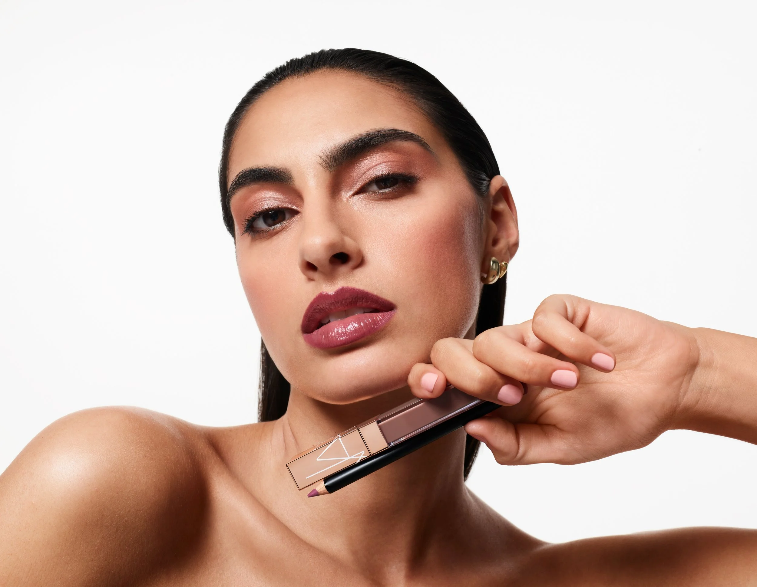 NARS_SU25_TheLipEdit_DigitalFirst_ModelStill_AGLipShine_Nympho_PrecisionLipLiner_Marnie_GLBL.jpg