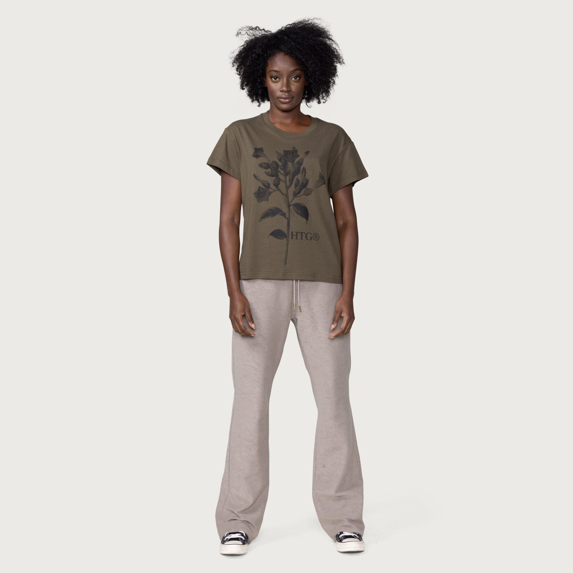 HTG_WMNS SP23 D2_TOBACCO FLOWER TEE_OLIVE_01.jpeg
