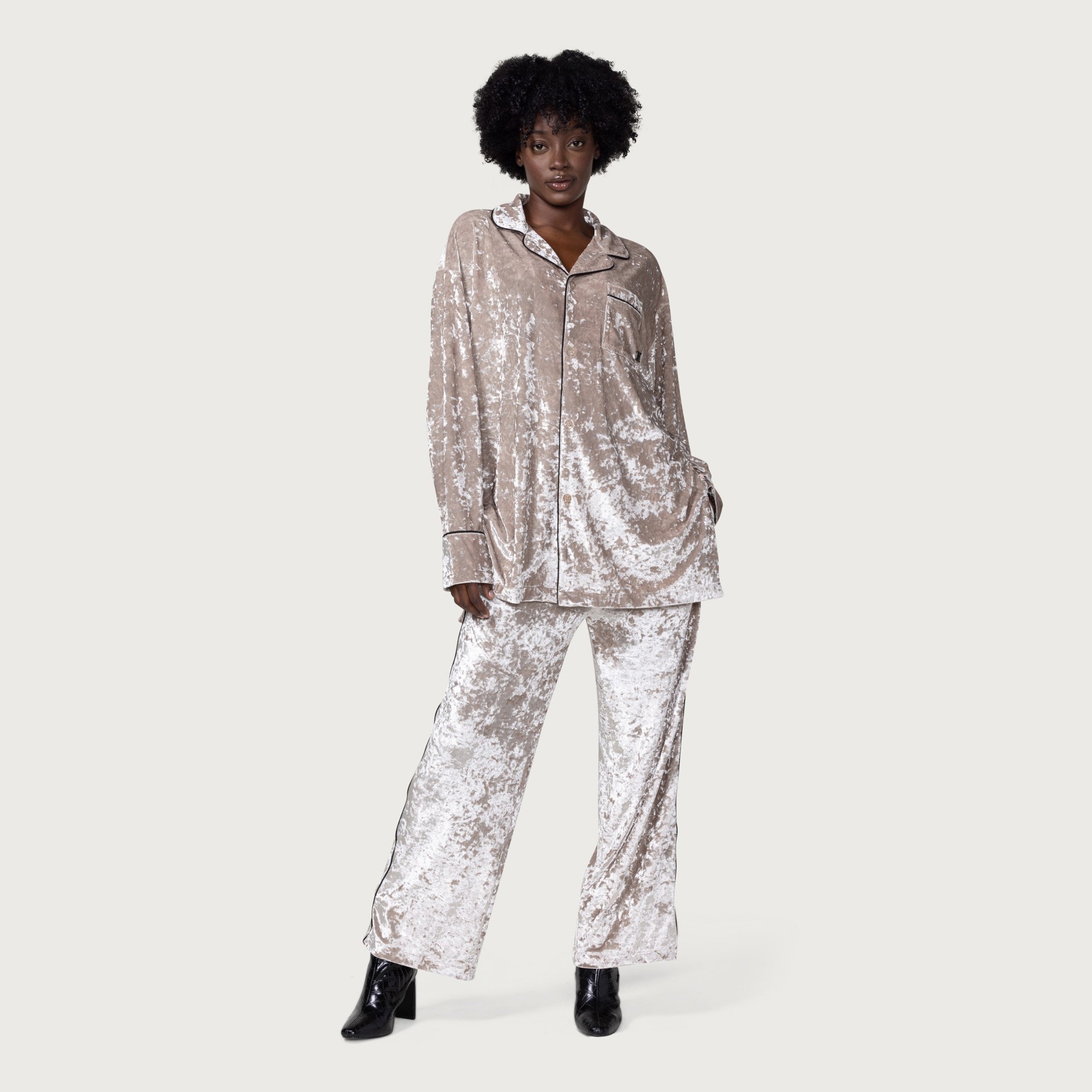 FALL22_WMNS_VELVET PJ_CHAMPAGNE_01.jpeg