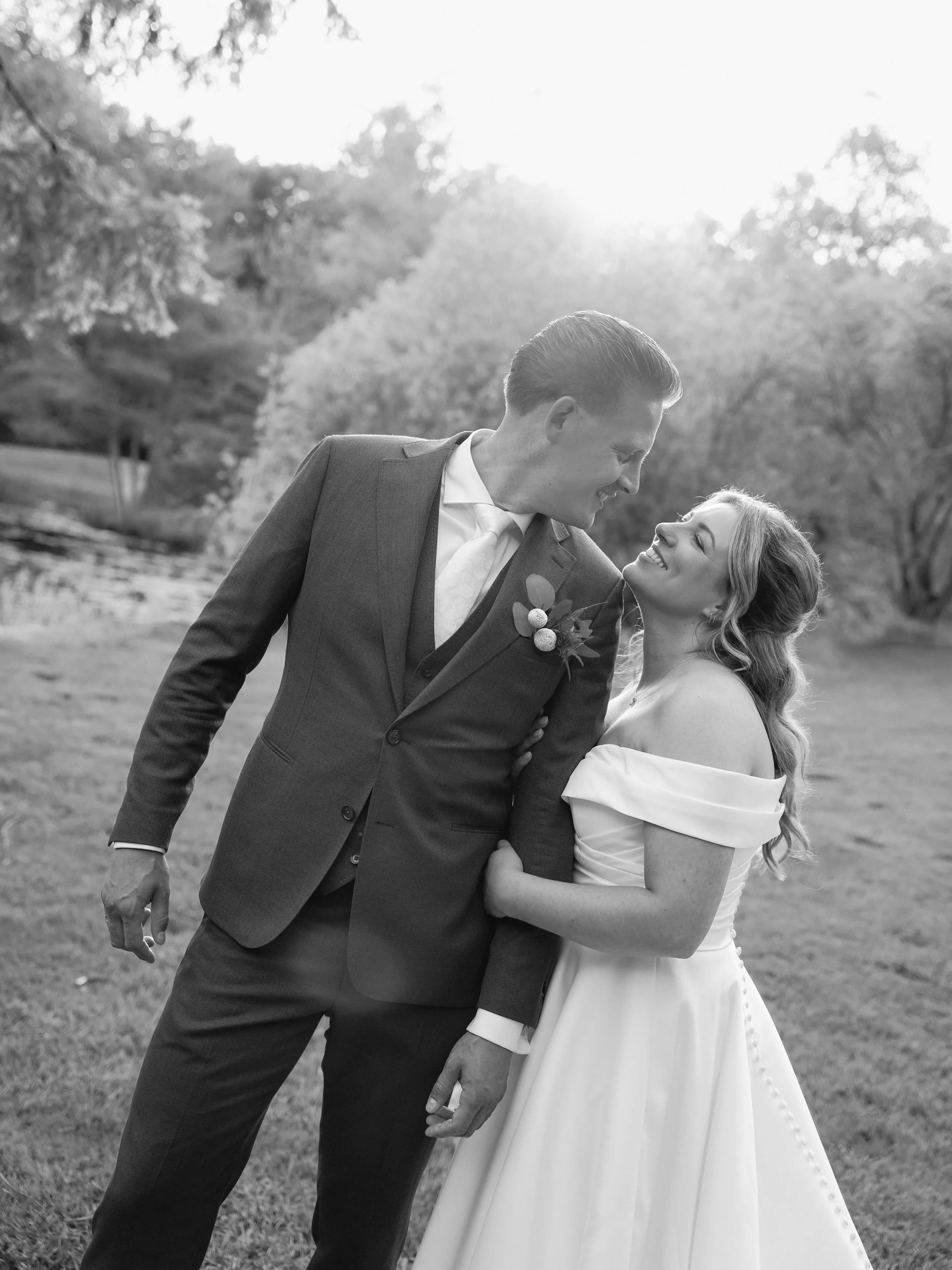 Remco &amp; Liesanne 🤍🦢

Preview van deze droomdag.
Het was een feestje om deze prachtige dag vast te leggen.

Locatie: @bovenveen 
Haar &amp; make-up: @elegancevisagie 
@liesannemussche &amp; @remcobraker