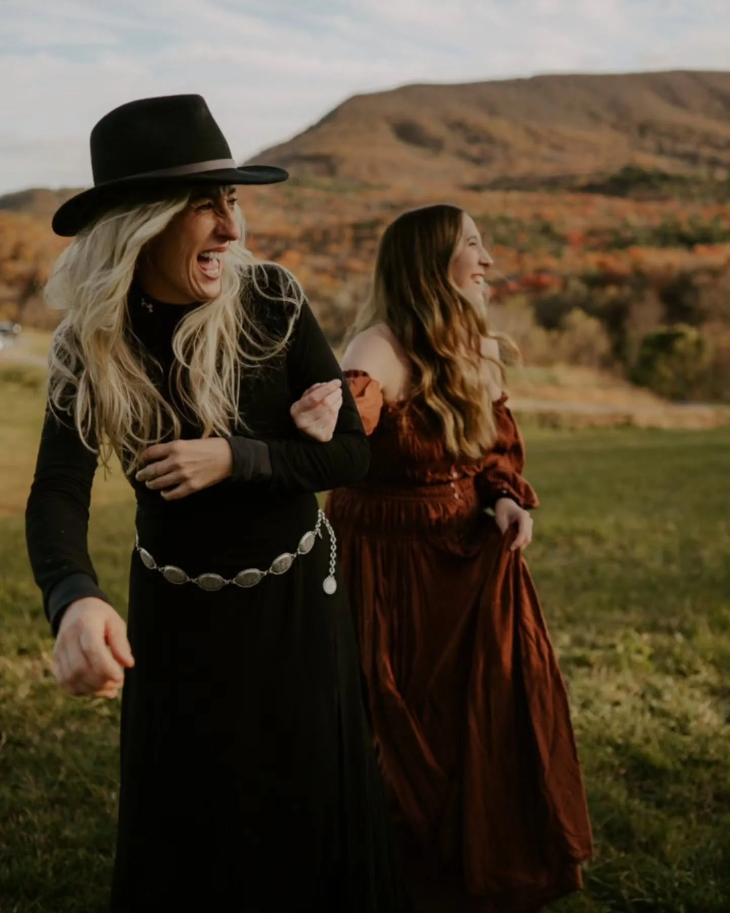 Gah, this is going to be a long one.....

I love an extended family session so stinkin much! I thrive so much with them! There are so many stories to document within them - where it all started to where is is now. The history, the creation, the love.