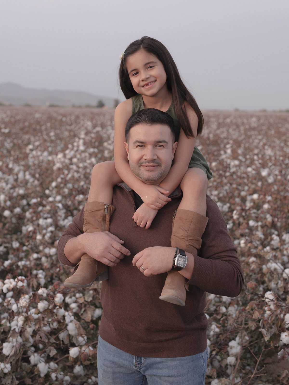 Rennacker Studio_People_303816_20221202_Navarro Family_RFA0181.jpg