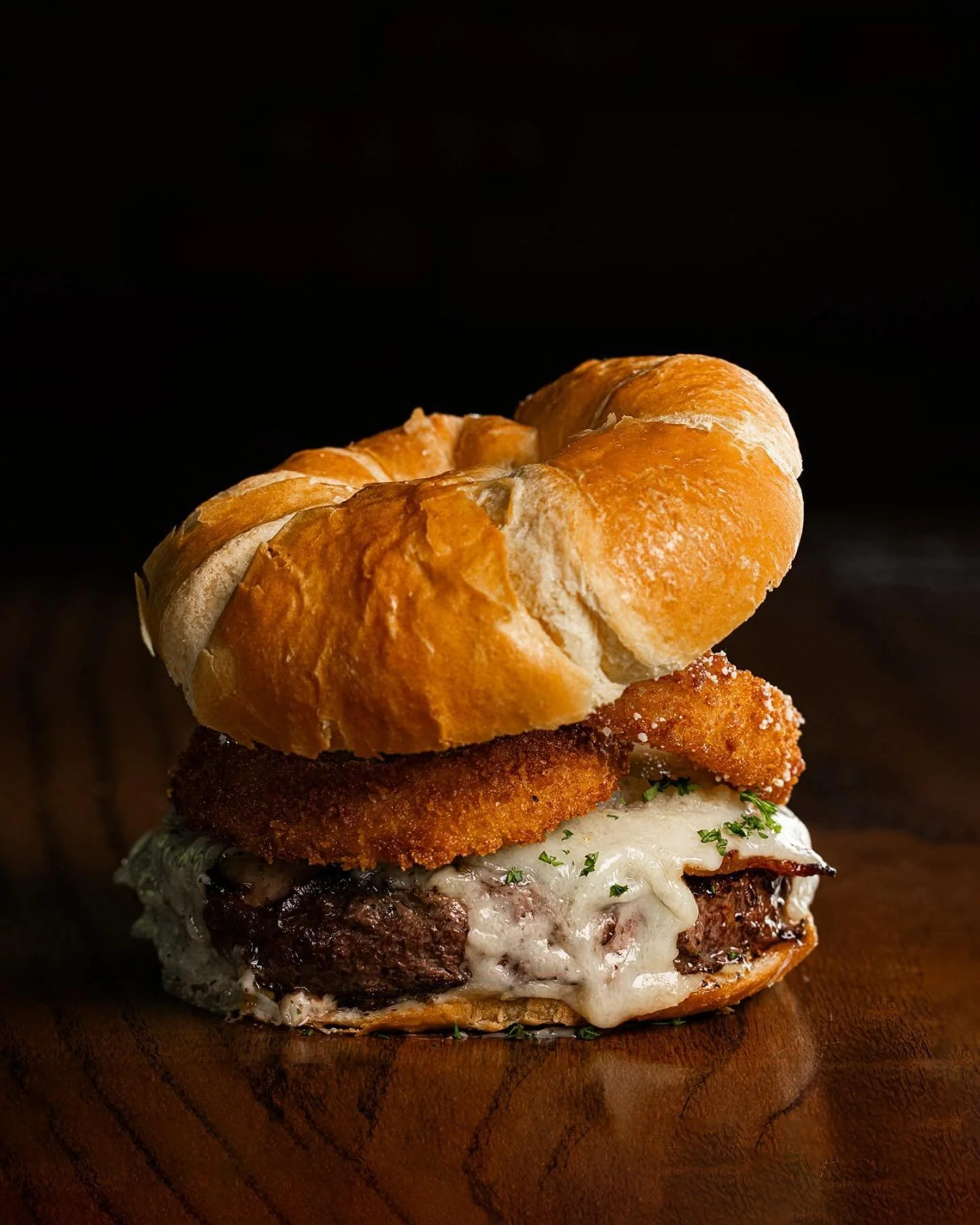🚨 New year = New 🍔&hellip; meet the French Onion Dip burger. Toasted croissant, signature 1/2 lb wagyu blend patty, melted Gruy&egrave;re, herb aioli, onion rings.  Anyone else have a little drool going on right now?