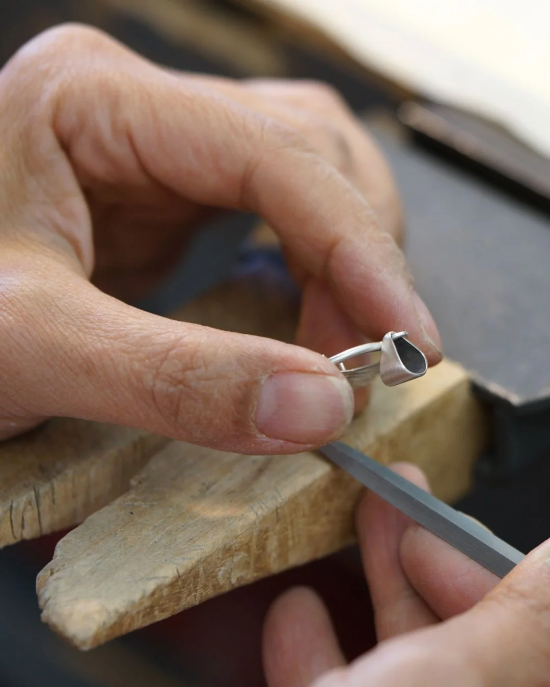 Filing rings 101
Crisp edges, invisible seams, happier polish. Here&rsquo;s how we teach it:
Pick the right file: half-round #2 for inside curves, flat #2 for outside. Use a safe-edge file at the seam.
Let the tool cut: push to cut, lift on the retur