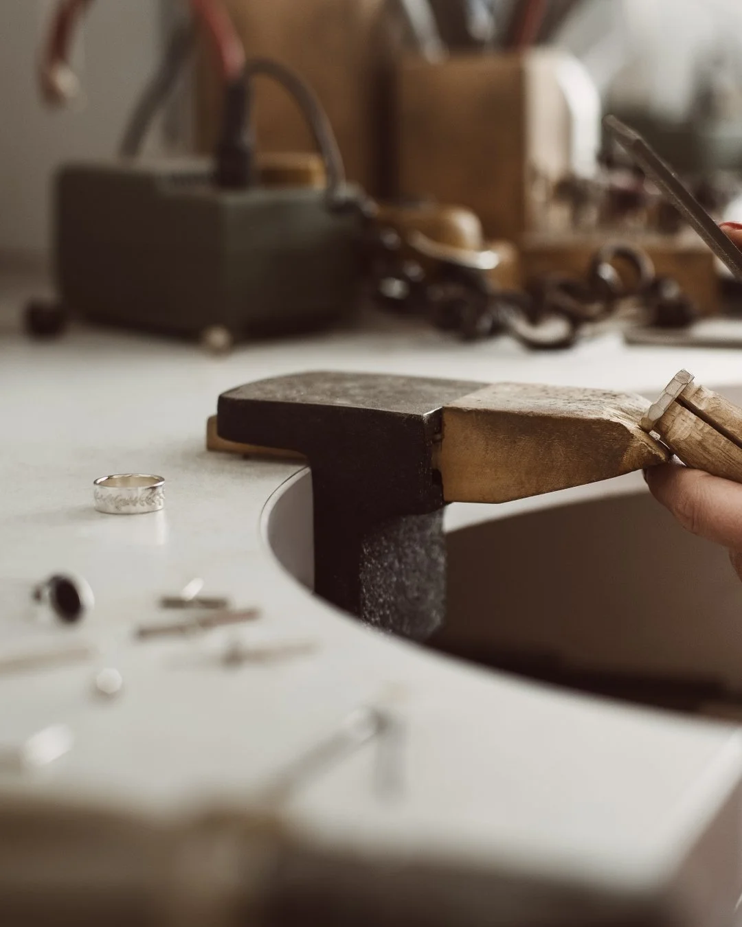 Join us for a one-day workshop where you&rsquo;ll learn the basics of metalsmithing and leave with a beautiful handmade ring. No experience needed , just bring your creativity. 
Spots are limited. Sign up today! Link in bio.