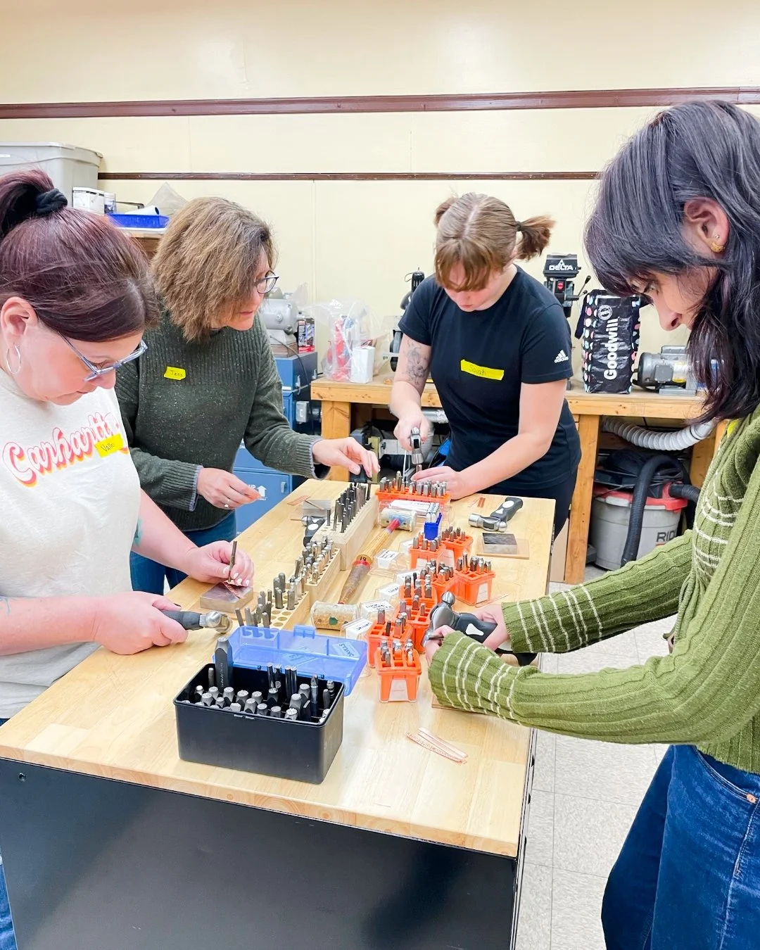✨A glimpse into Saturday&rsquo;s Ring Workshop!
Students learned how to texture their silver rings using metal stamps &mdash; experimenting with patterns, letters, and symbols to make each piece uniquely theirs.
Want to try it too? Join one of our up