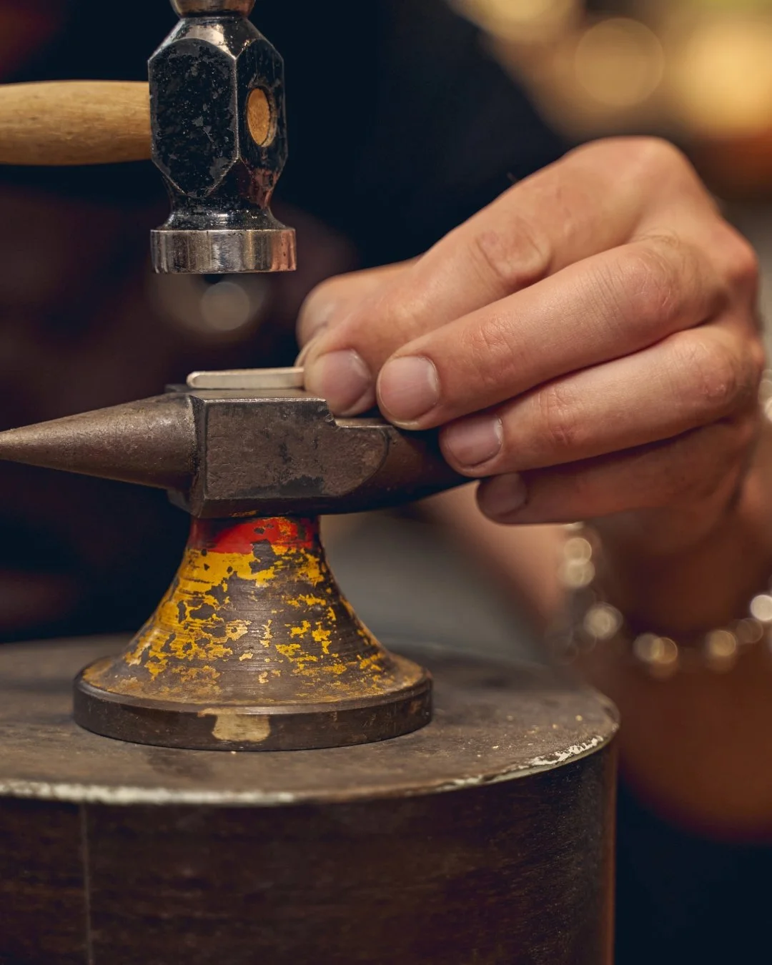 This season, skip the stuff and gift creative time. Ore gift cards can be used for classes, open studio hours, or workshops. Gift cards now available on our website 🎁✨