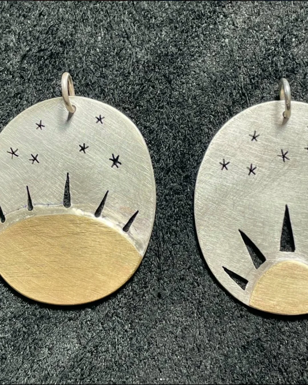 Here are some examples of the mixed metal work you'll create in Piercing &amp; Marriage of Metal with @lisaheffleyjewelry

This one-day workshop teaches you to inlay one metal into another to create a single, seamless piece, with stunning color and p