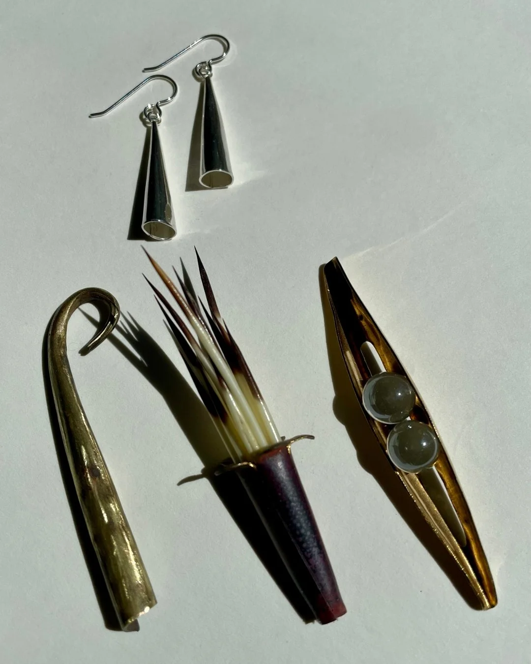 Discover the sculptural possibilities of sheet metal in our upcoming Spiculum Forming workshop with Lisa Heffley.
Using a cross peen hammer and grooved forming surfaces, students will learn how to coax flat metal into dramatic tapered hollow forms kn