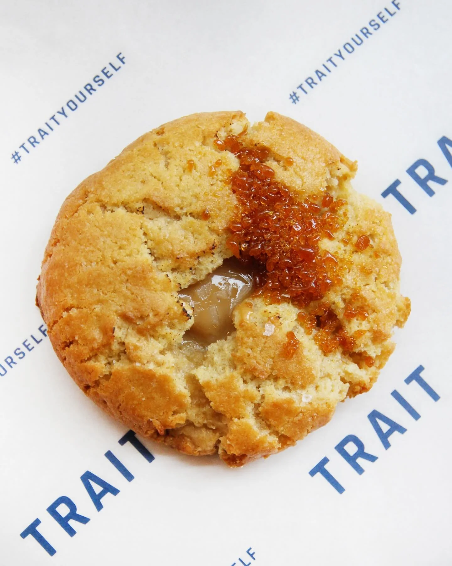 We have the perfect Sunday morning treat for you! 
Our Caramelised White Chocolate Cookie ๐ค๐ช
Filled with a rich, creamy dulce de leche sauce and topped with a sprinkle of caramel dust โจ
๐ Avaliable from all five sites!
#artisianbakery #belfast