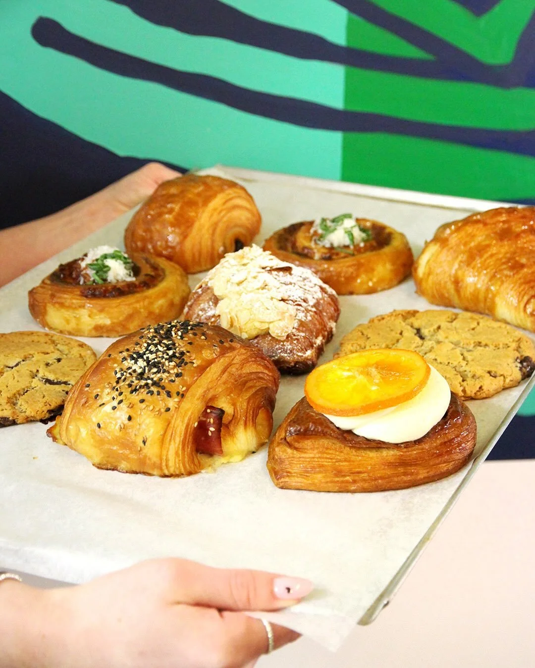 🚨 NEW BAKE ALERT 🥐

🌶️ The Veggie Swirl; our laminated croissant dough has been shaped into a swirl &amp; filled with our house made garlic pesto &amp; cheddar cheese, before being topped with a mild jalapeno glaze. 

🧀 Ham &amp; Cheese pan au Sa