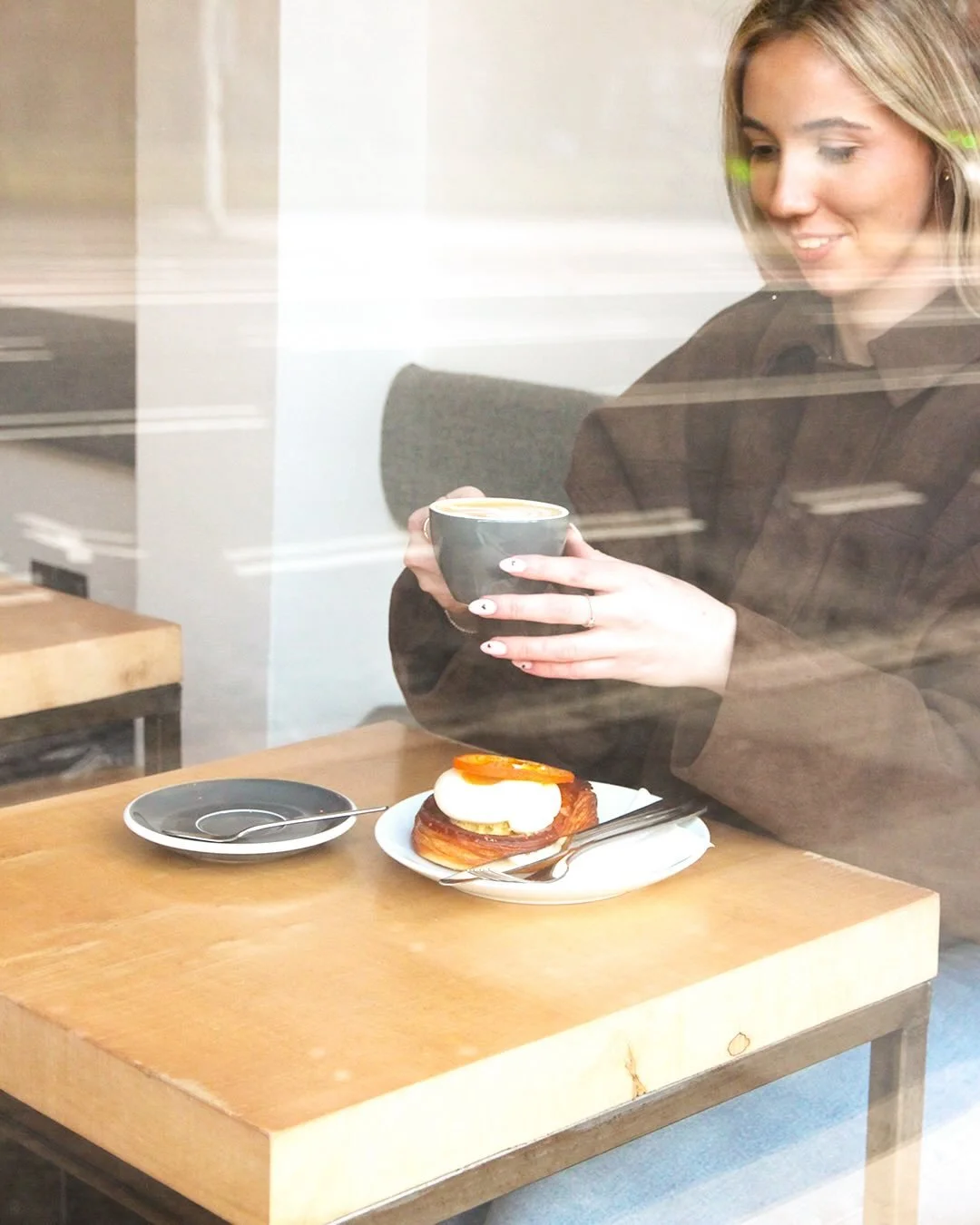 Freshly brewed coffee, flaky pastries and a little time to yourself. ☕️🥐🍊

#coffeedates #trait #discoverni