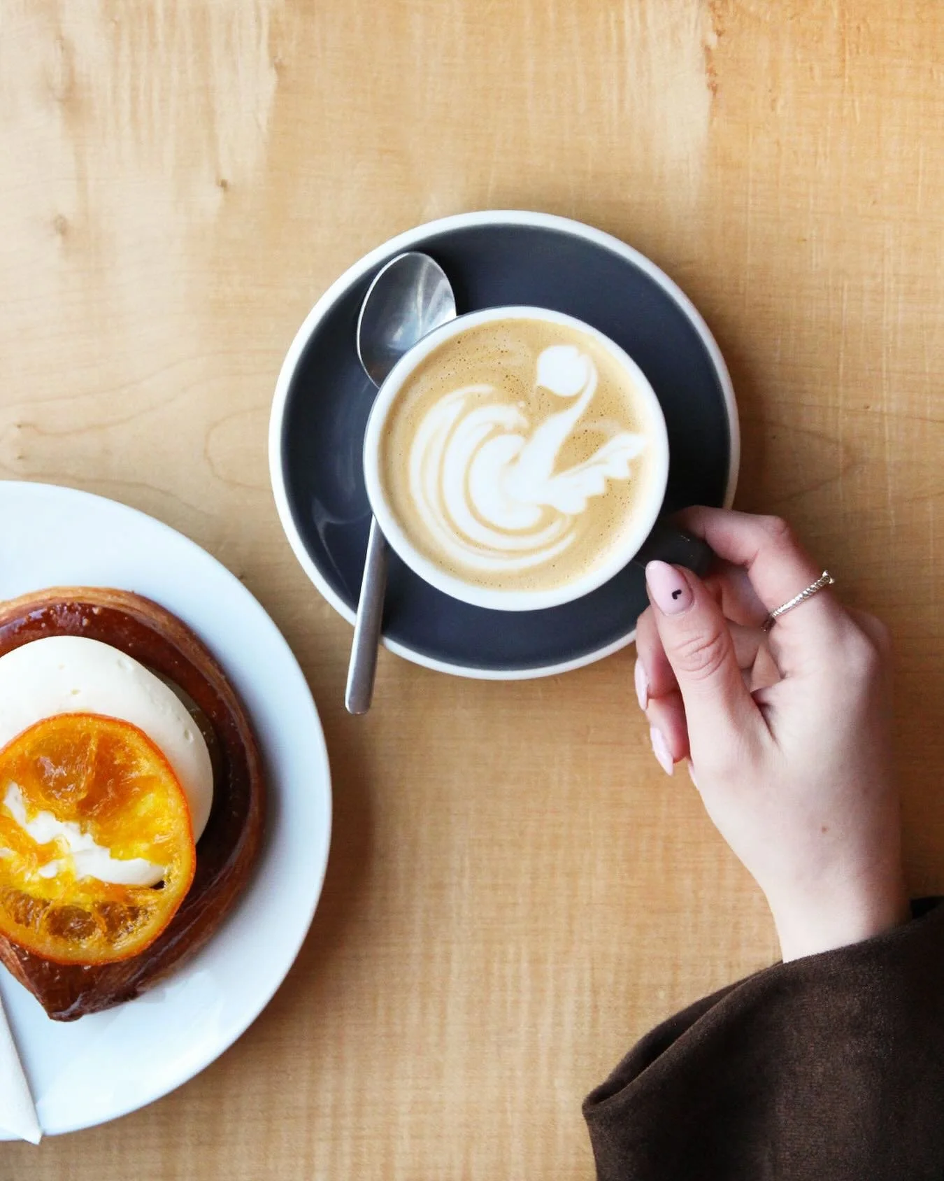 Halfway there... Coffee helps, trust us ☕️

#humpday #specialtycoffee #artisianbakery #discoverni