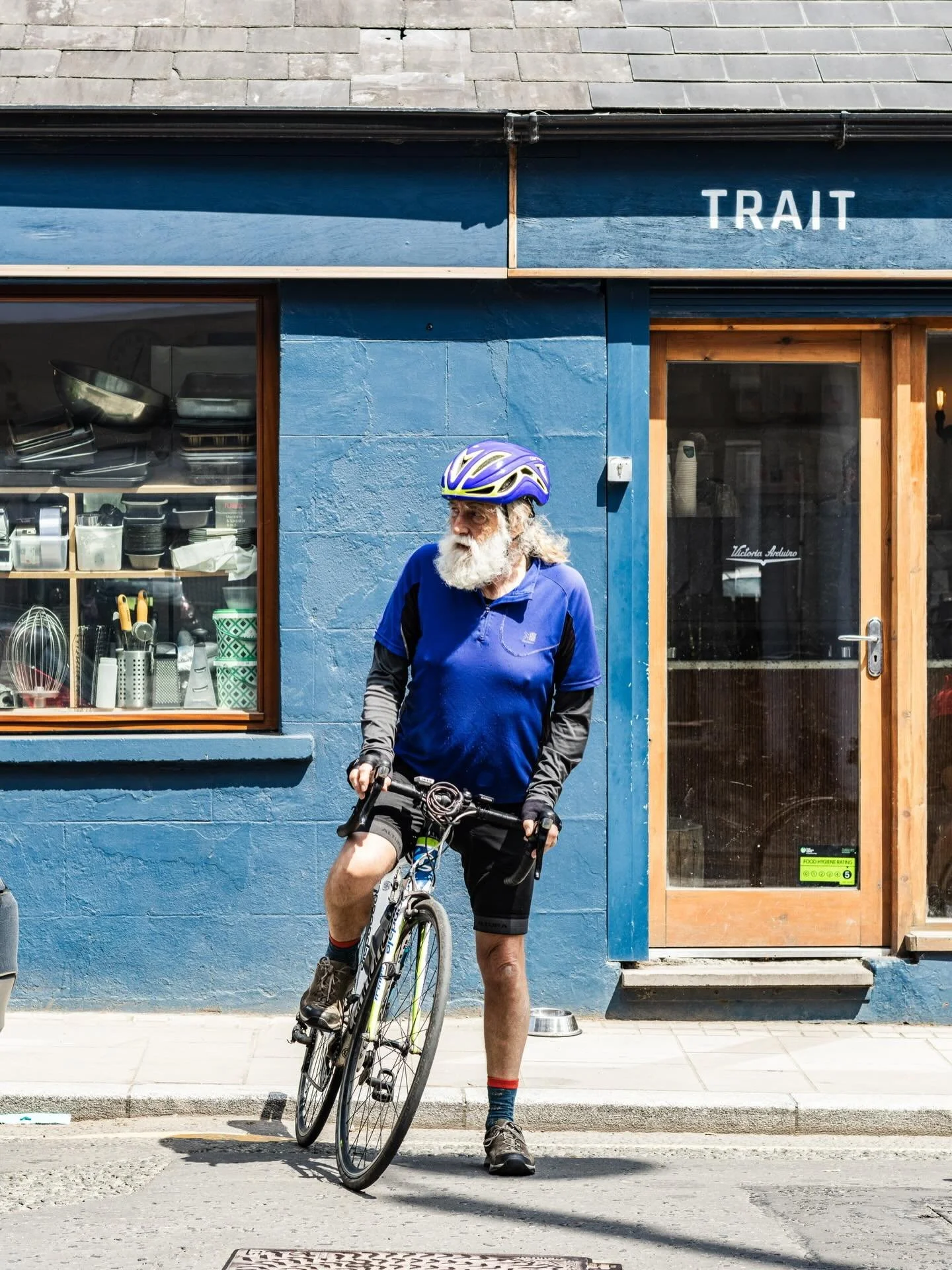 POV the mid-cycle coffee pit stop 🚲

A very important part of every cycle ☕️🥐

#discoverni #coffeestop
