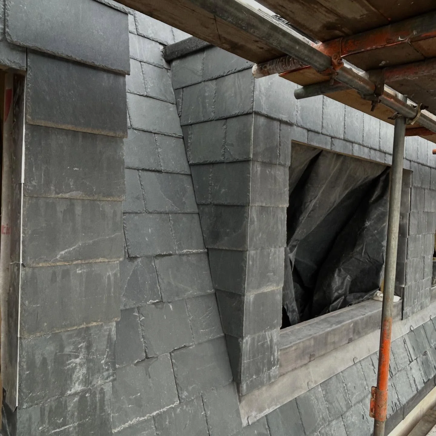 A natural slate roof covering and 3 layer touch on felt system to all flat roofs areas we recently just completed on 3 new flats in Fulham. Visit www.sapsford.co