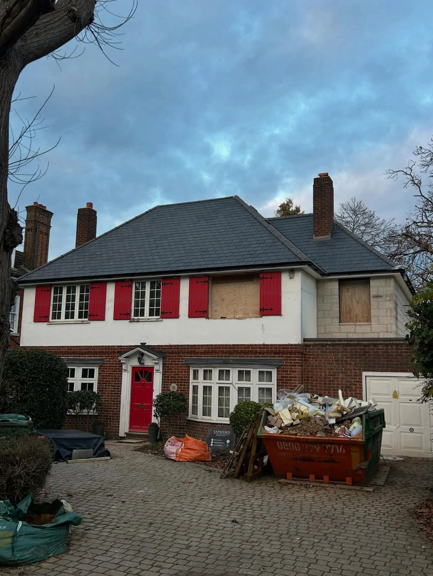 Scaffold is all down on a natural slate roof covering we have recently completed in Bickley 👍 Visit www.sapsford.co