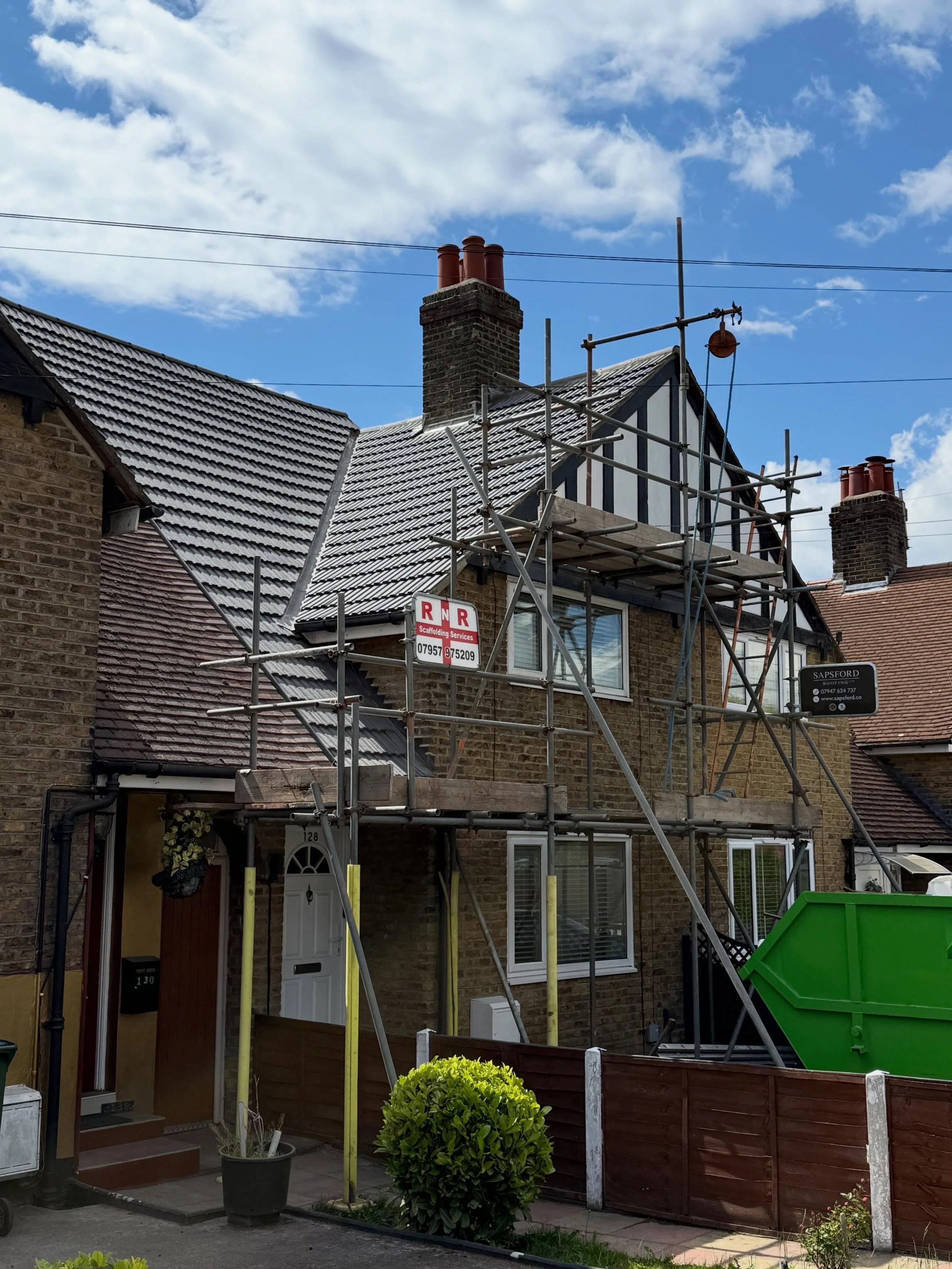 Friday done and this is one of our jobs that we have completed this week - a Reroof in Eltham using Marley Ludlow interlocking tiles 

Visit www.sapsford.co